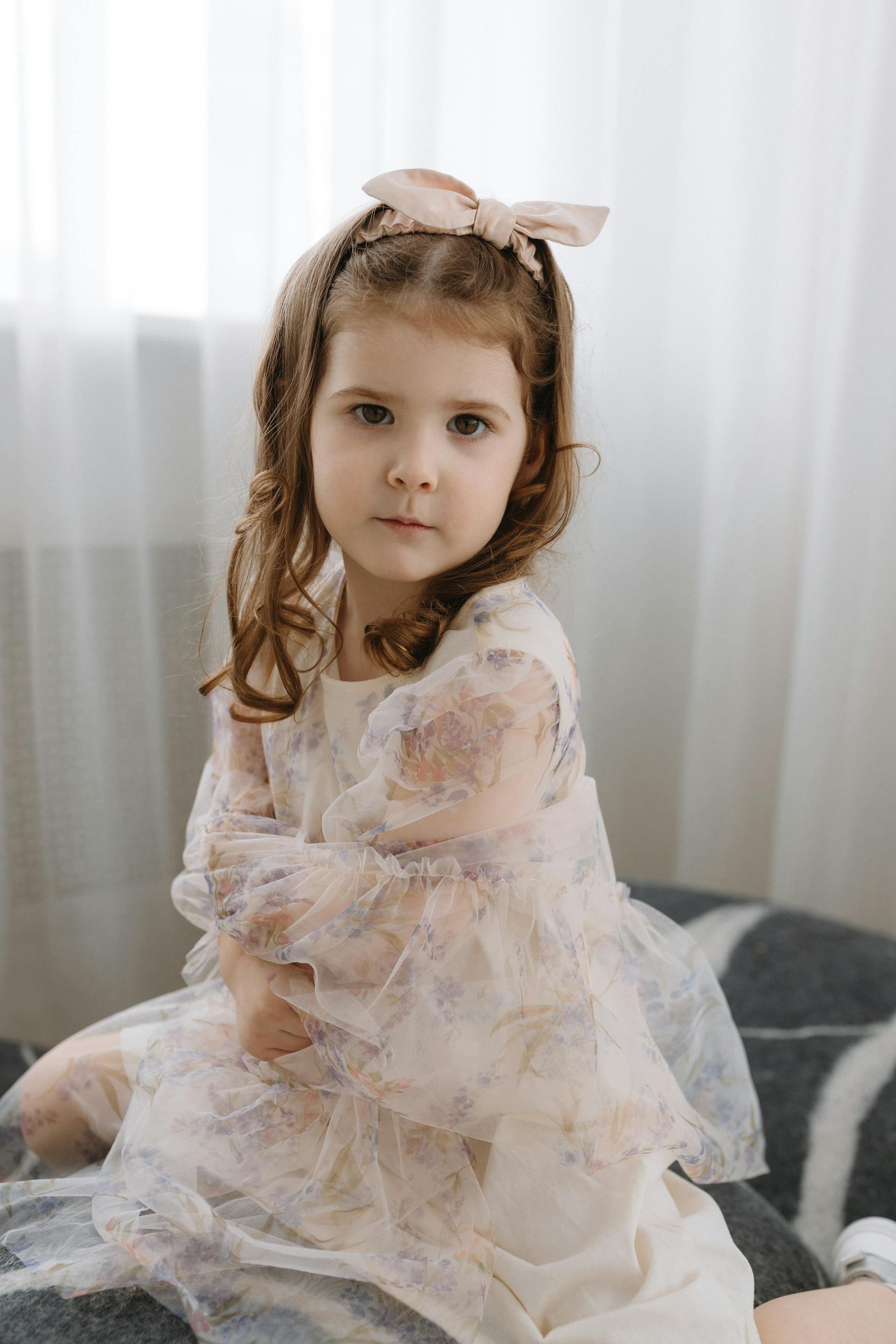 A little girl with a serious facial expression | Source: Pexels