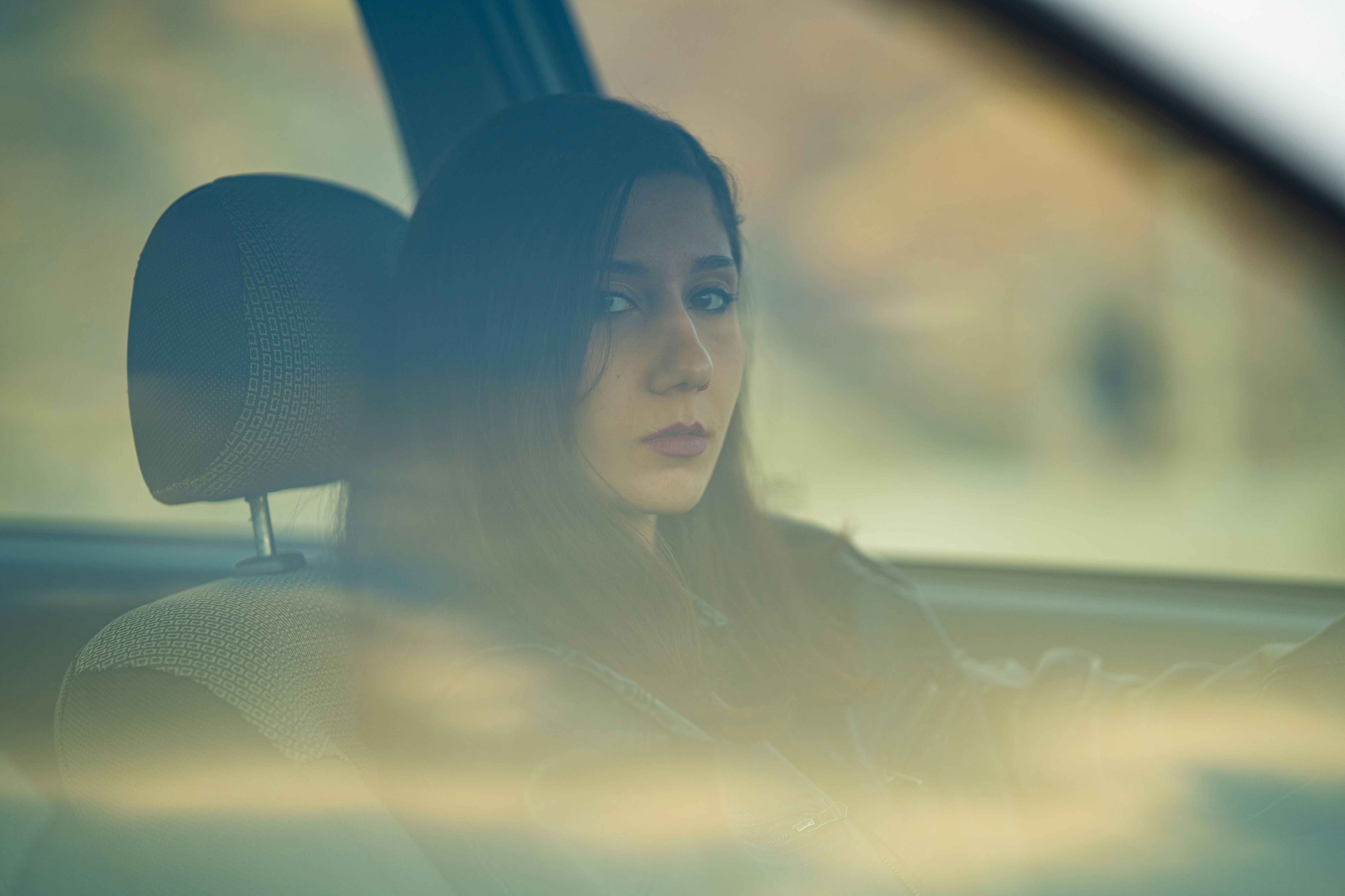 An upset woman driving | Source: Unsplash
