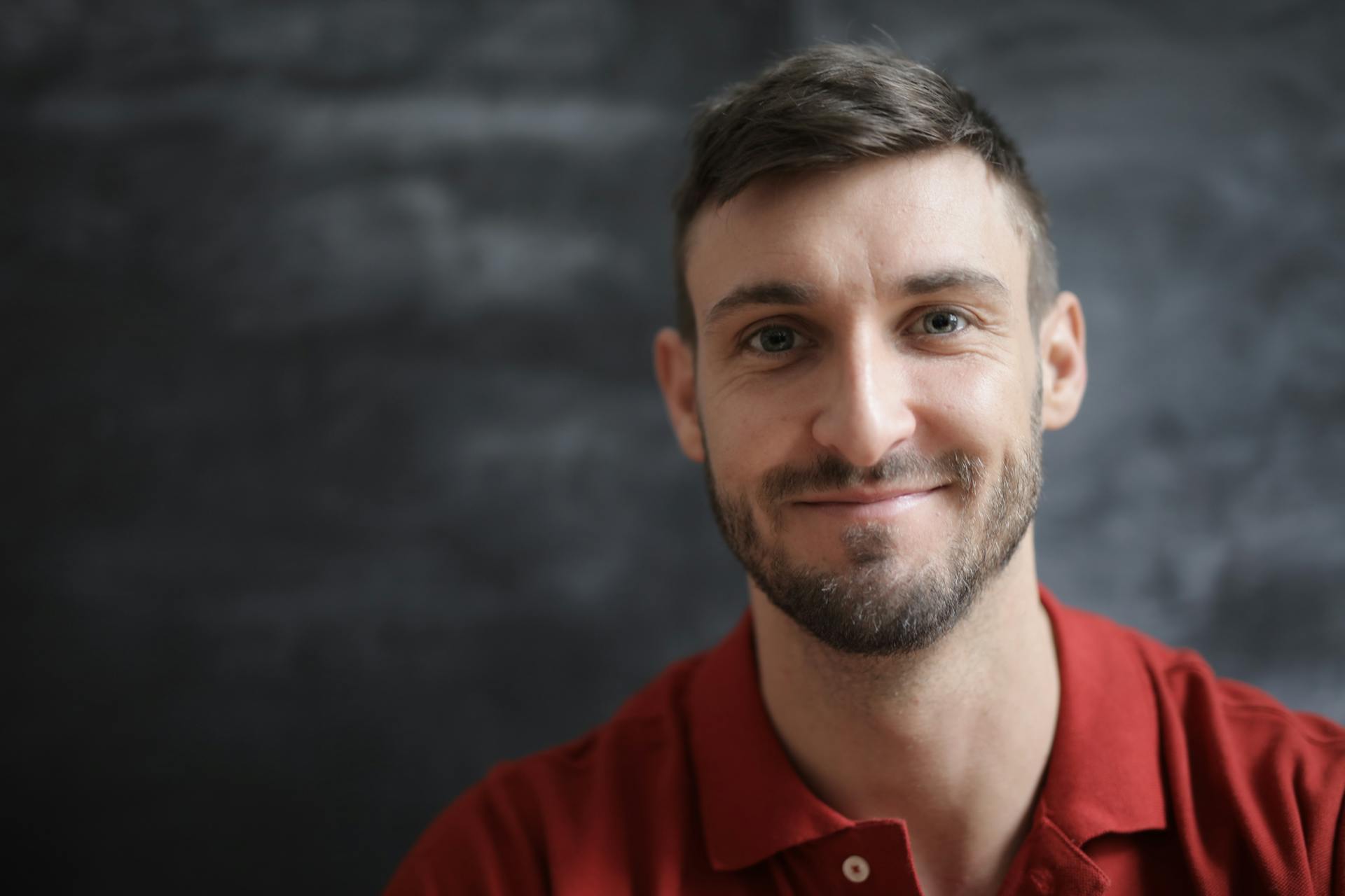 A man smiling proudly | Source: Pexels