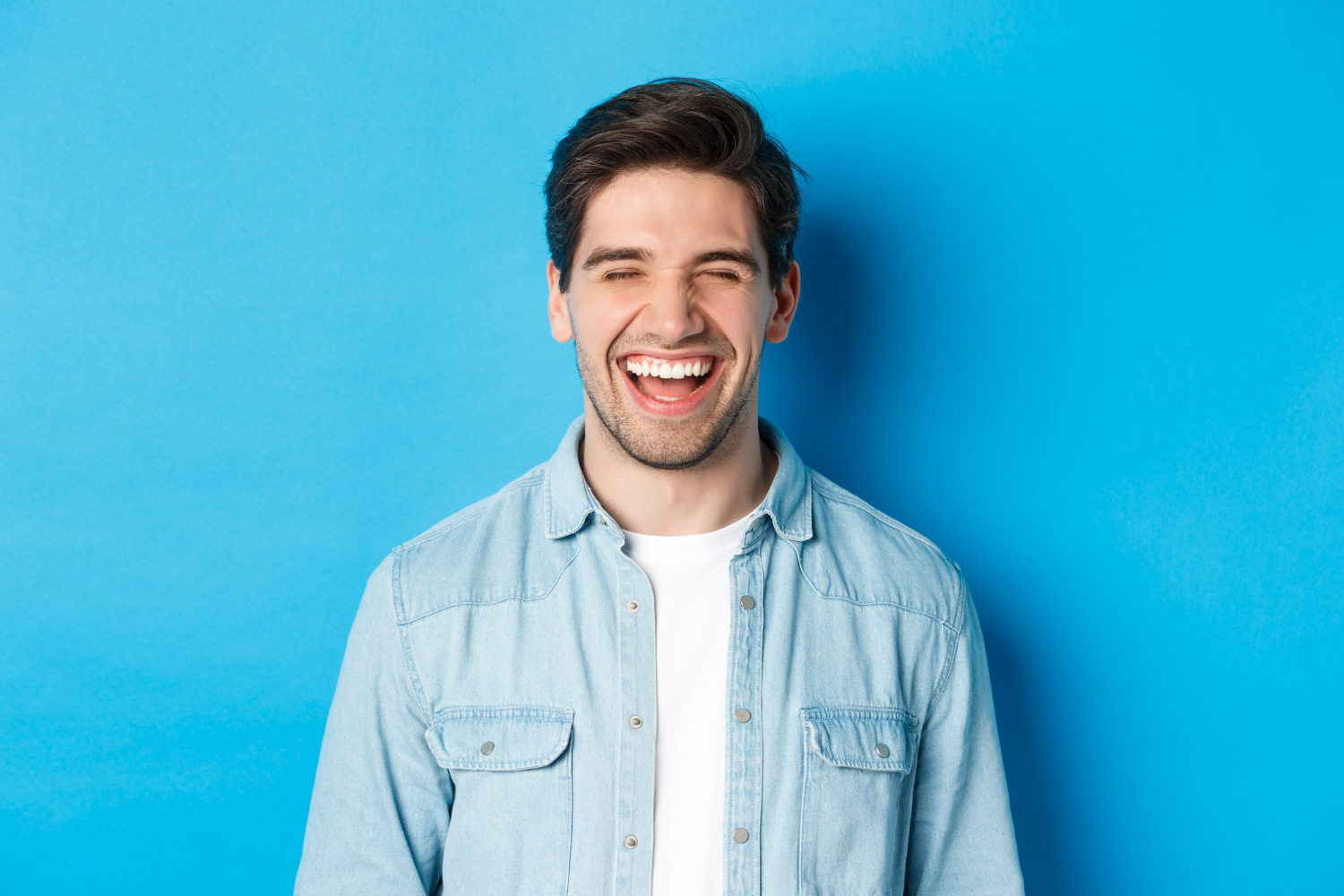 A man laughing | Source: Freepik
