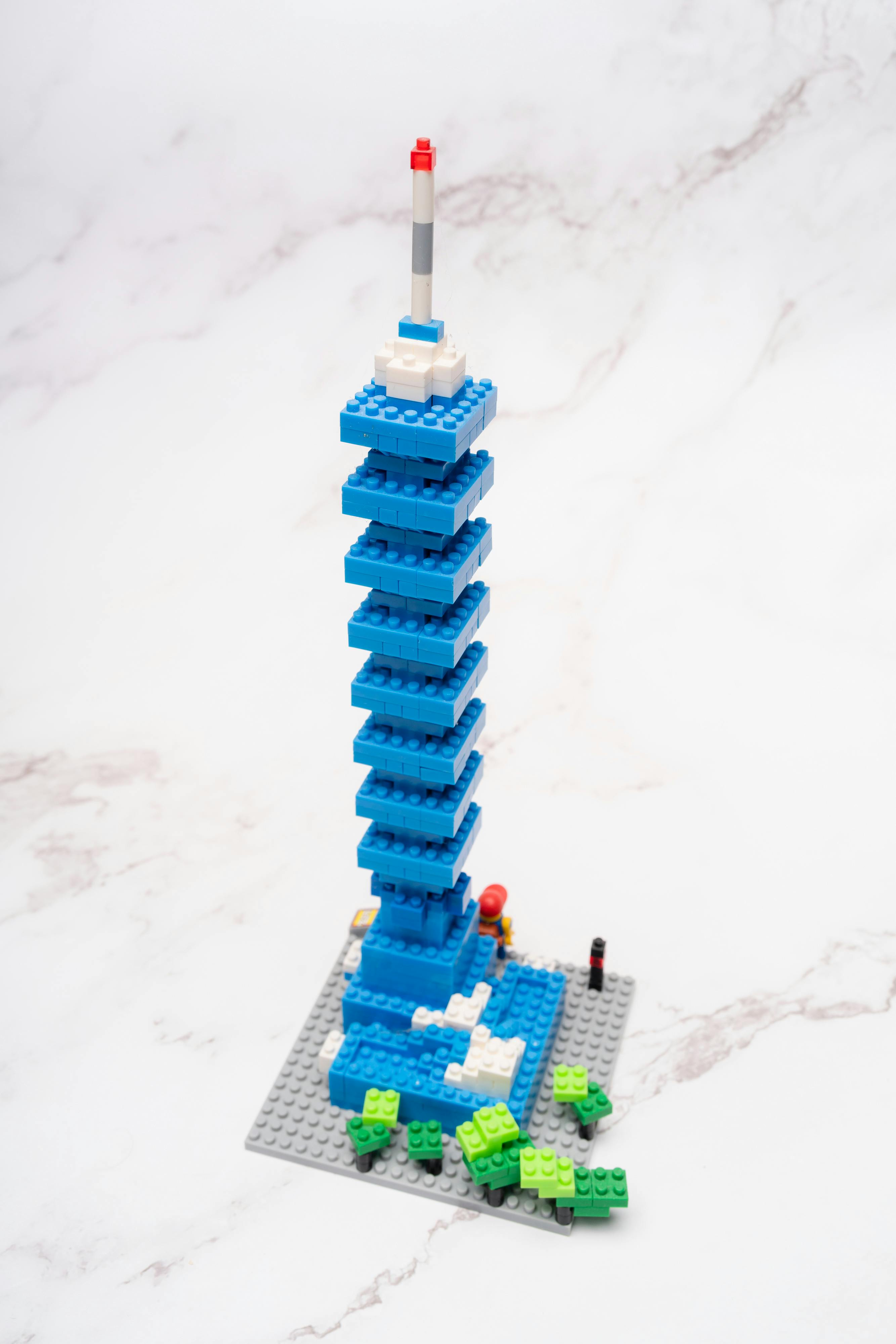 A tower made of LEGO blocks | Source: Pexels