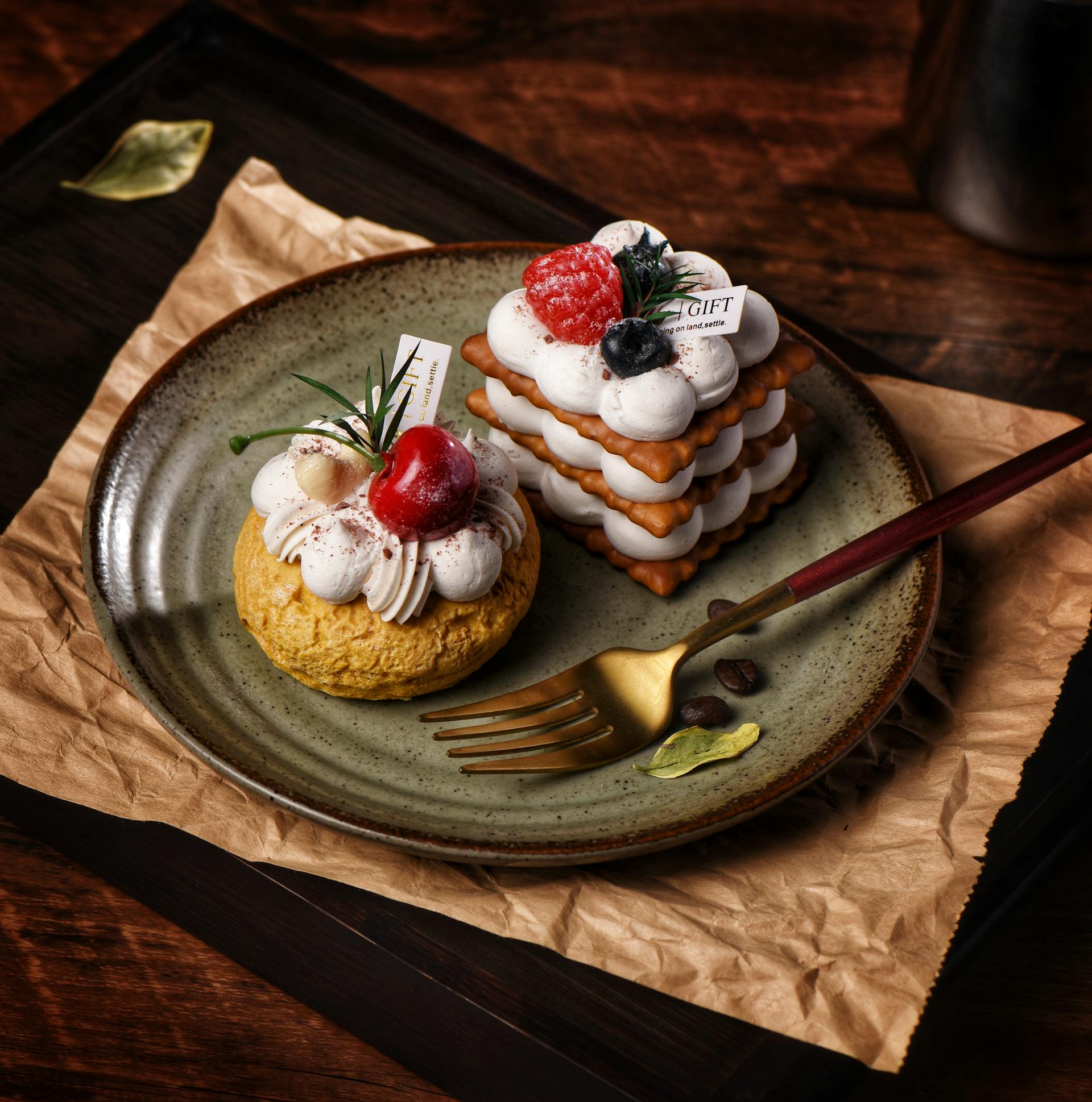 Dessert options served on a plate | Source: Pexels