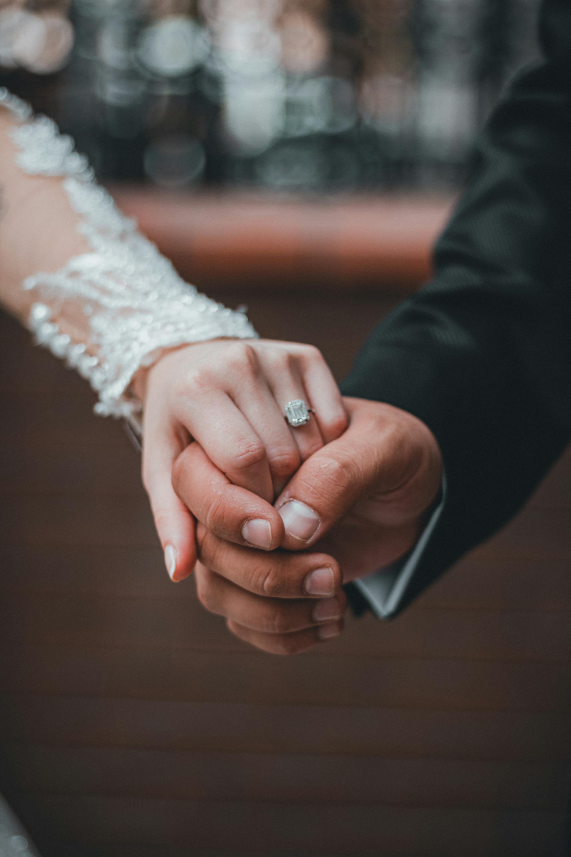 A couple holding hands | Source: Pexels