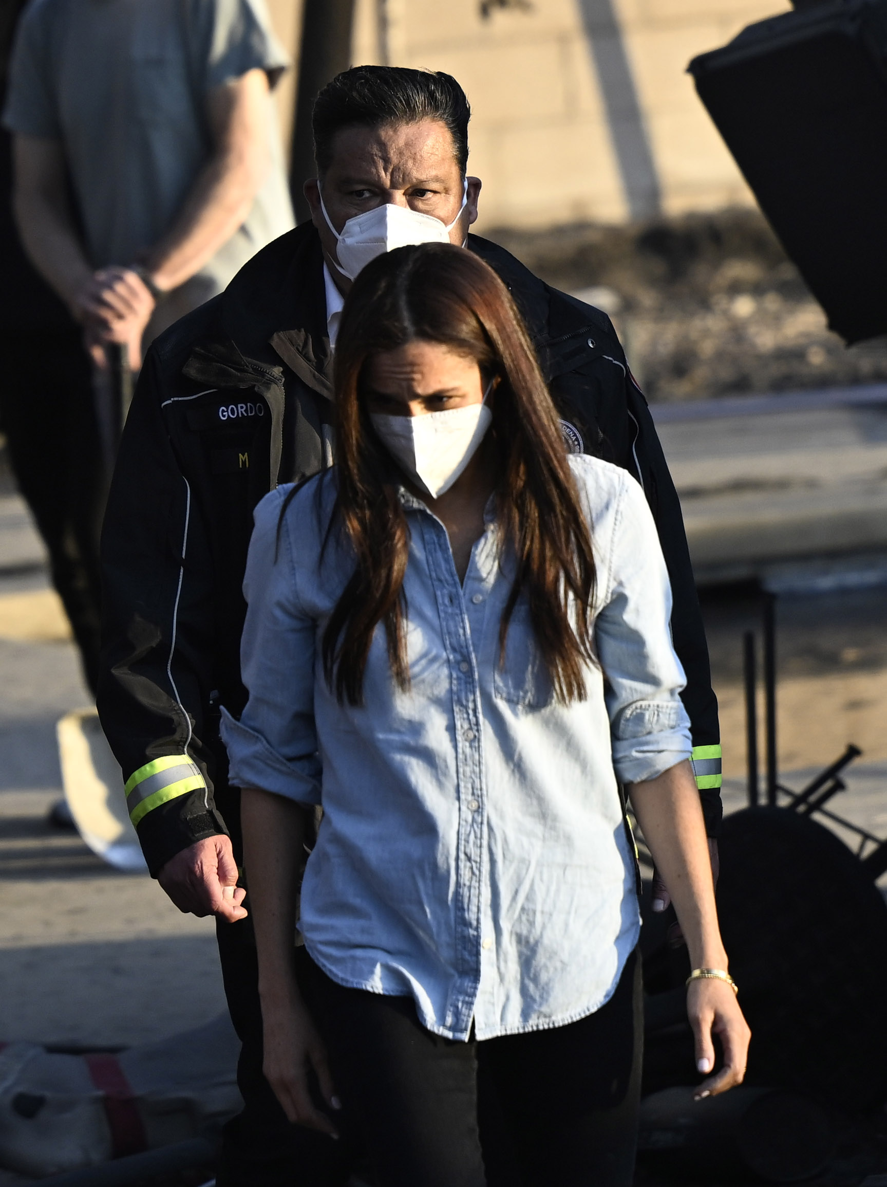 Meghan Markle with mayor of Pasadena Victor Gordo at a home that was destroyed during the Eaton Fire in Altadena, on January 10, 2025 | Source: Getty Images