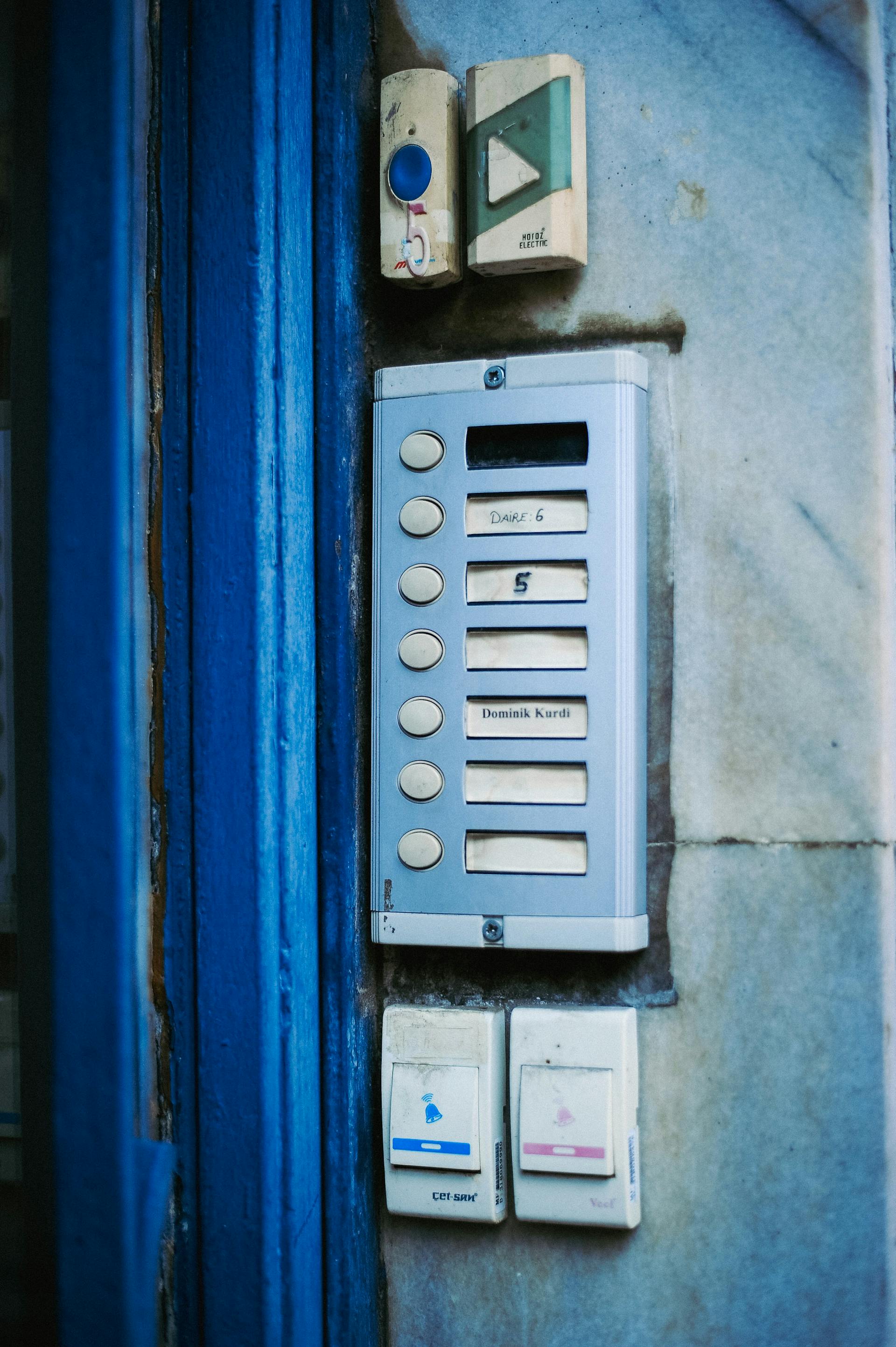 A building intercom system mounted on a wall | Source: Pexels