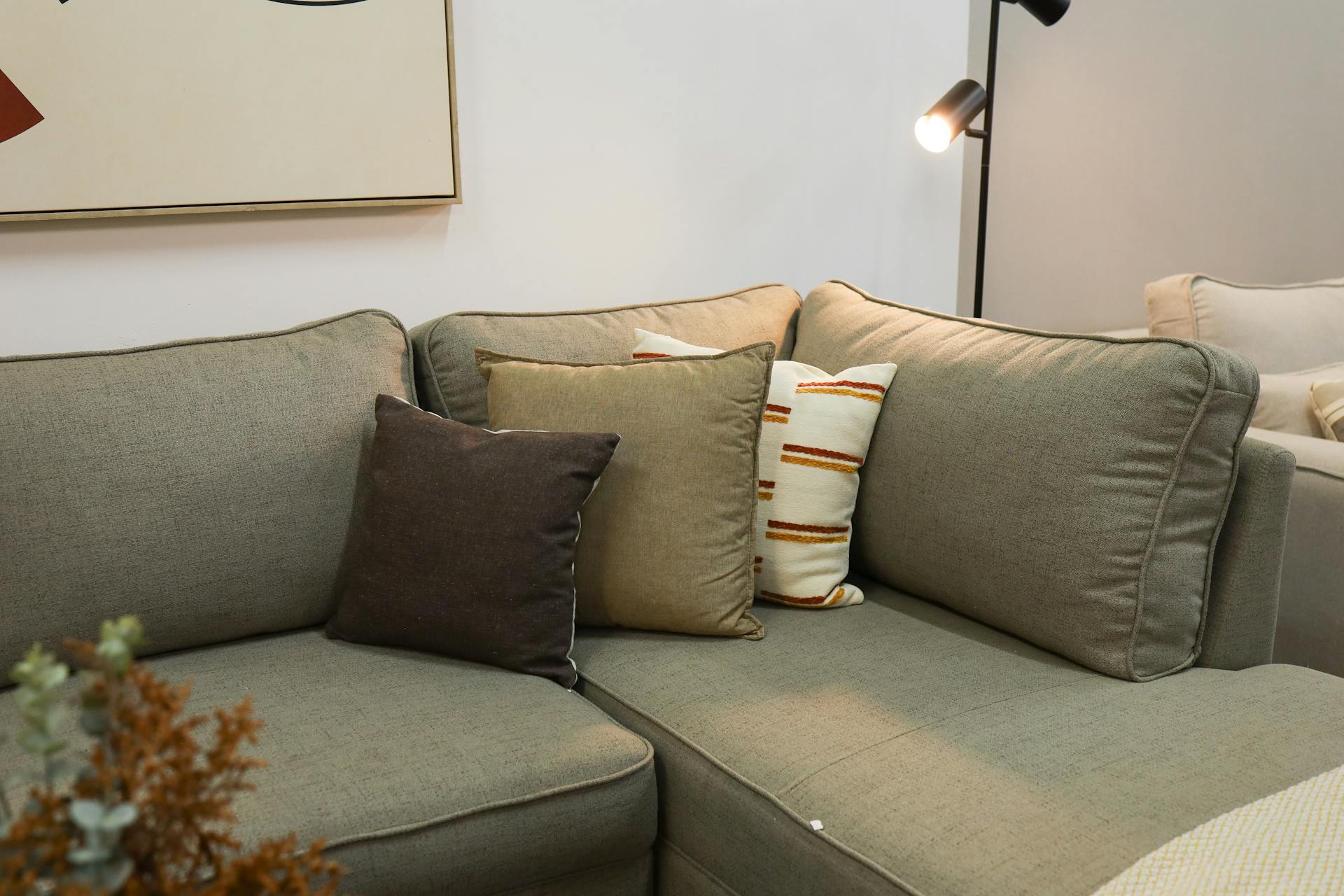 A couch in a living room | Source: Pexels