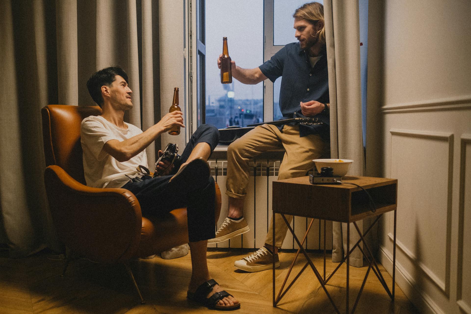 Two men toasting with their bottles of beer | Source: Pexels