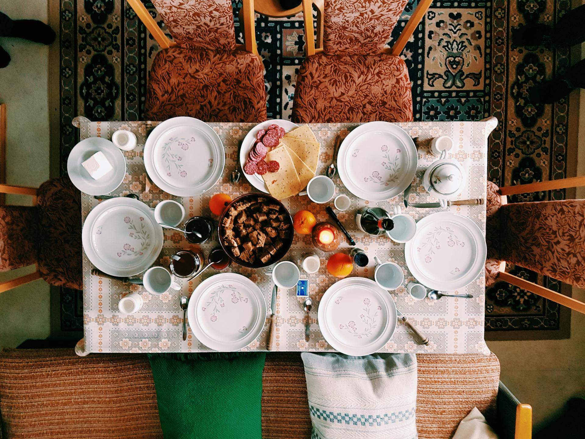 A dinner table | Source: Pexels