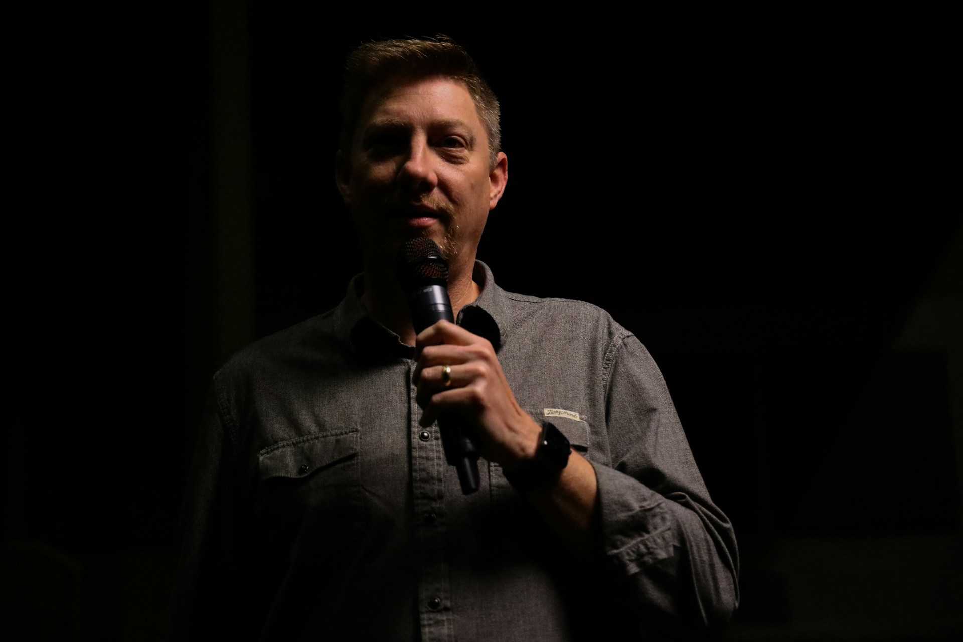 A man holding a microphone | Source: Unsplash