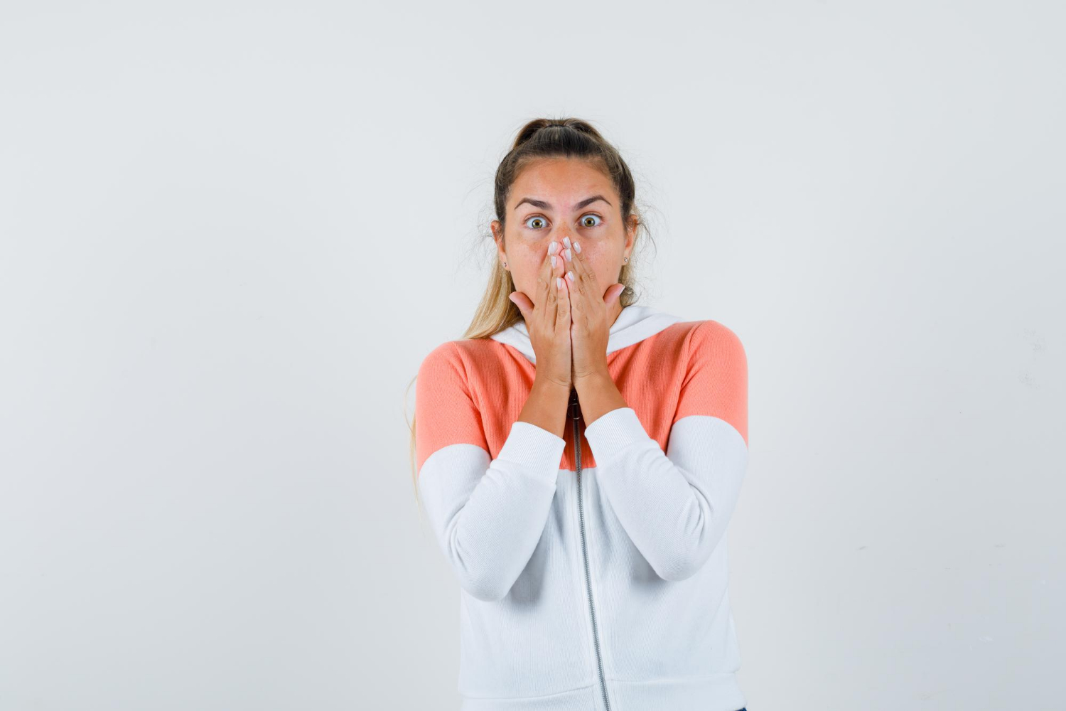 A terrified woman | Source: Freepik