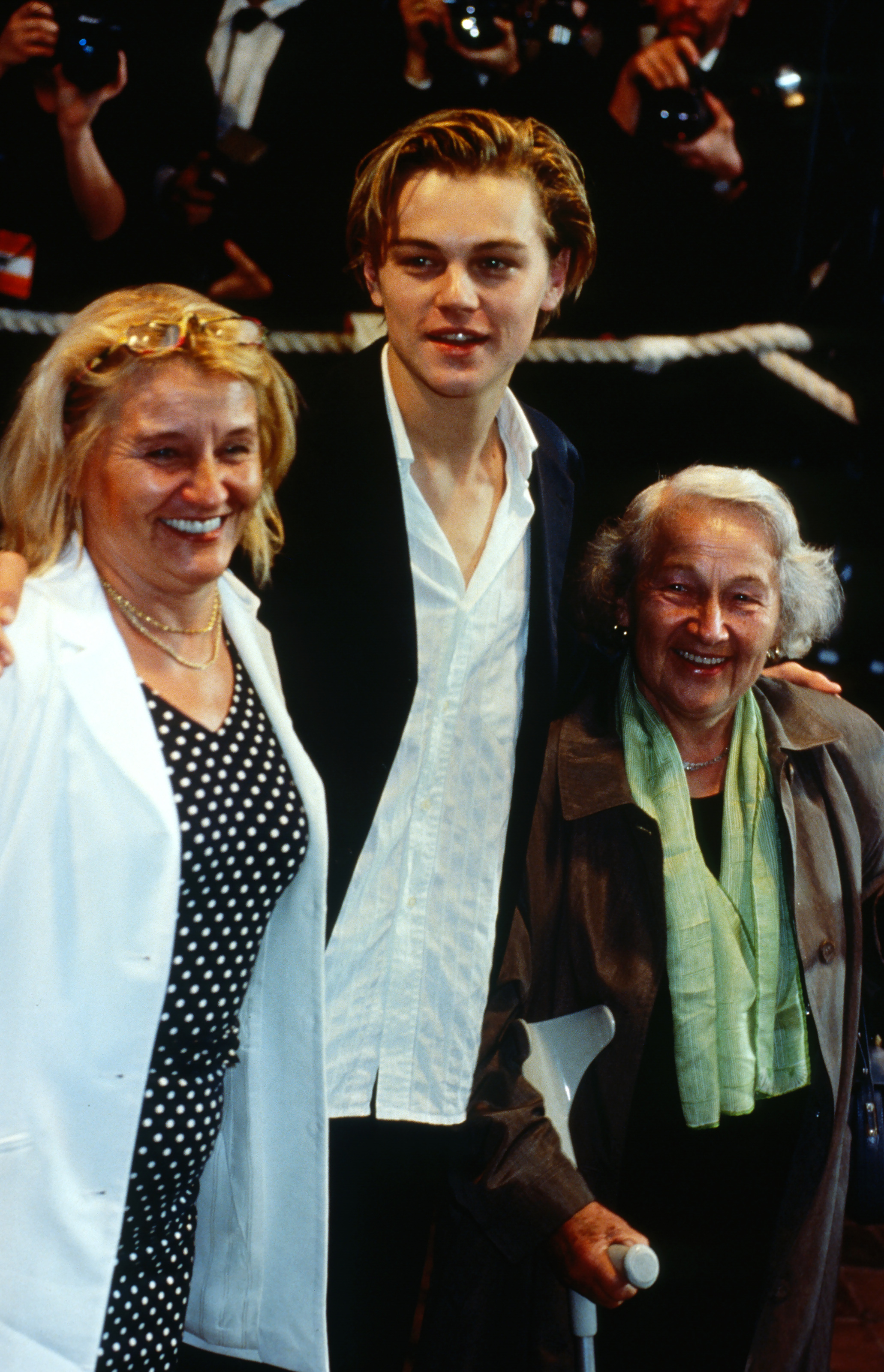 Leonardo di Caprio, his mother Irmelin Indenbirken, and his grandmother at the 52nd Cannes Film Festival on May 1999 | Source: Getty Images