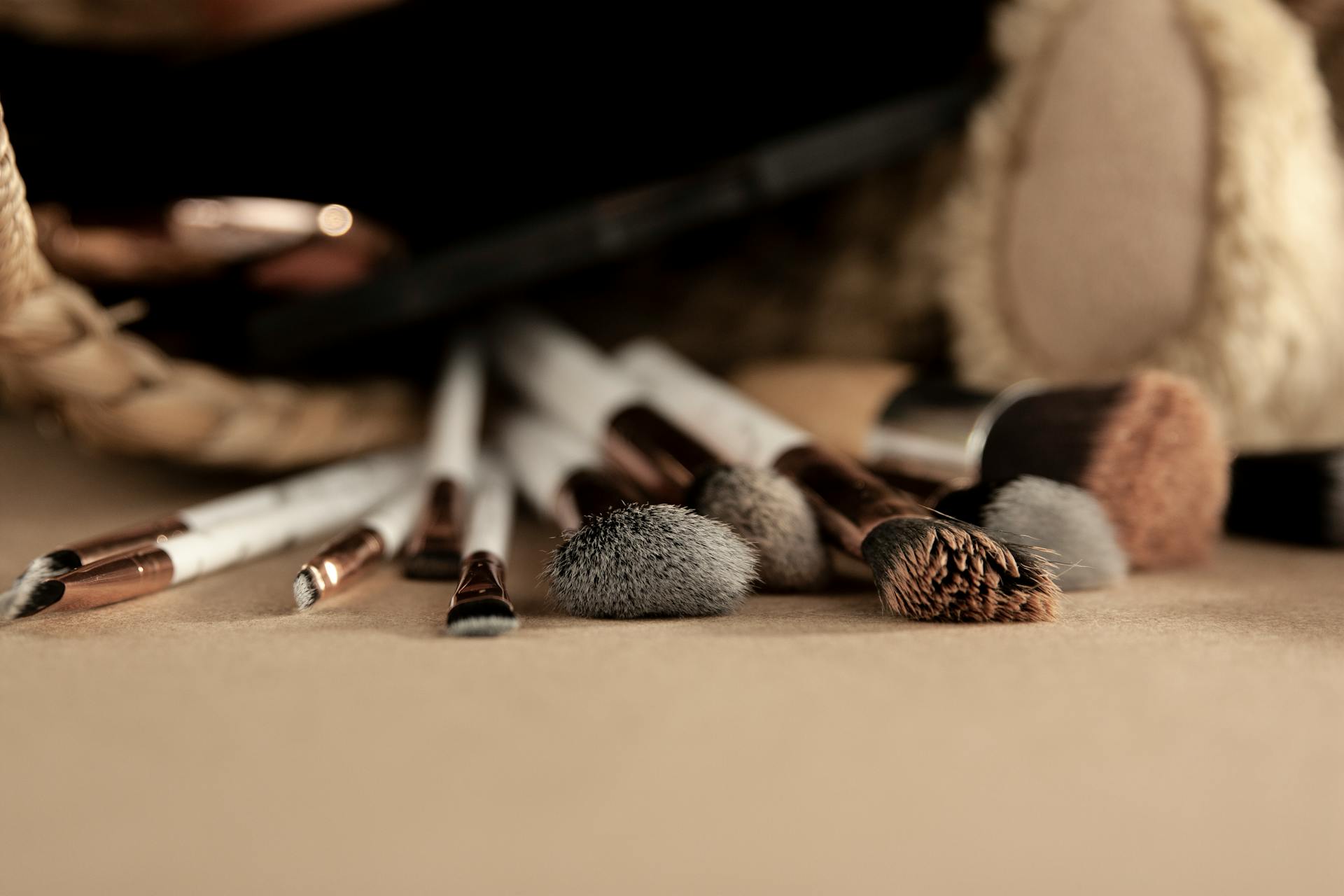 Makeup brushes | Source: Pexels
