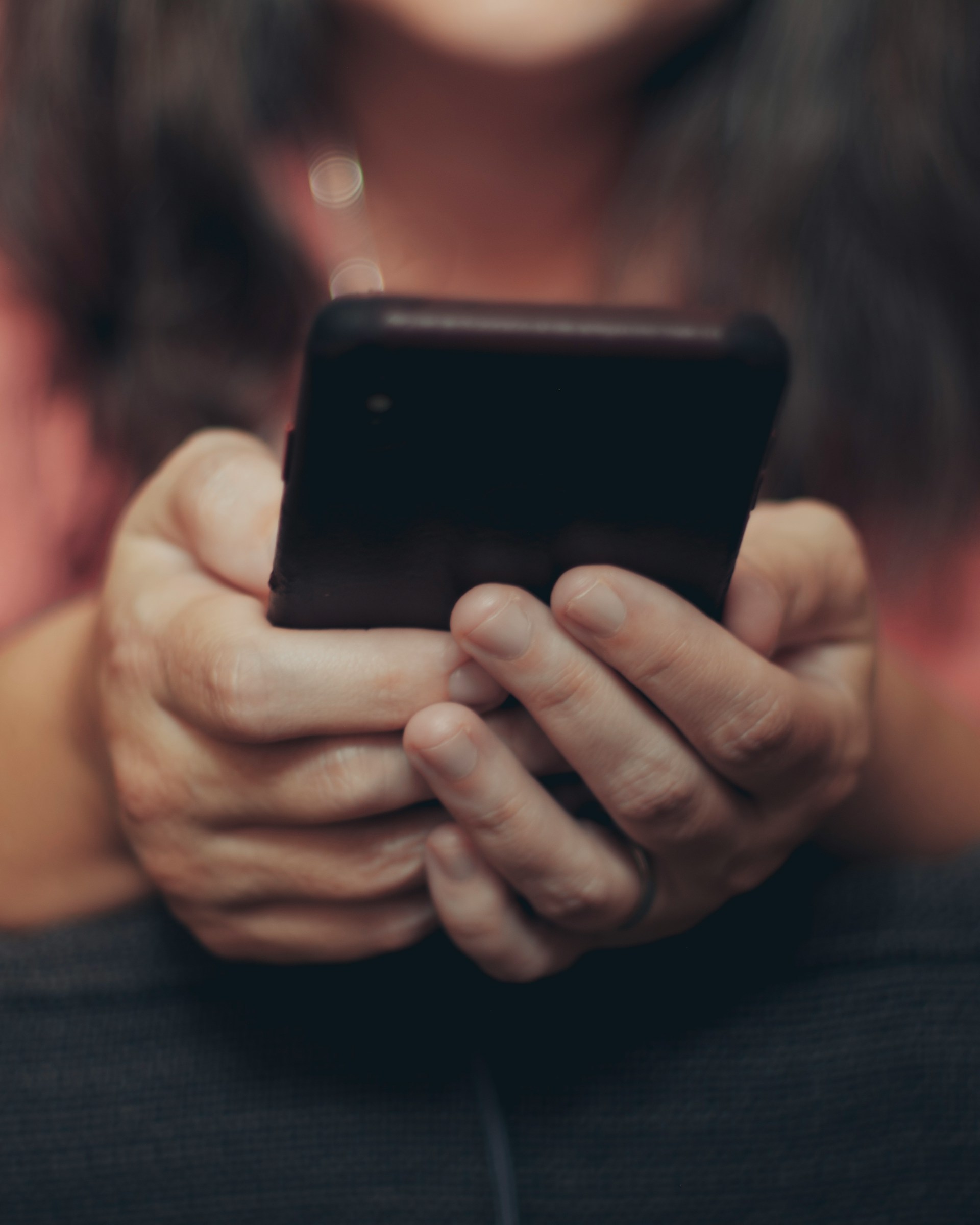 A woman holding her phone | Source: Unsplash