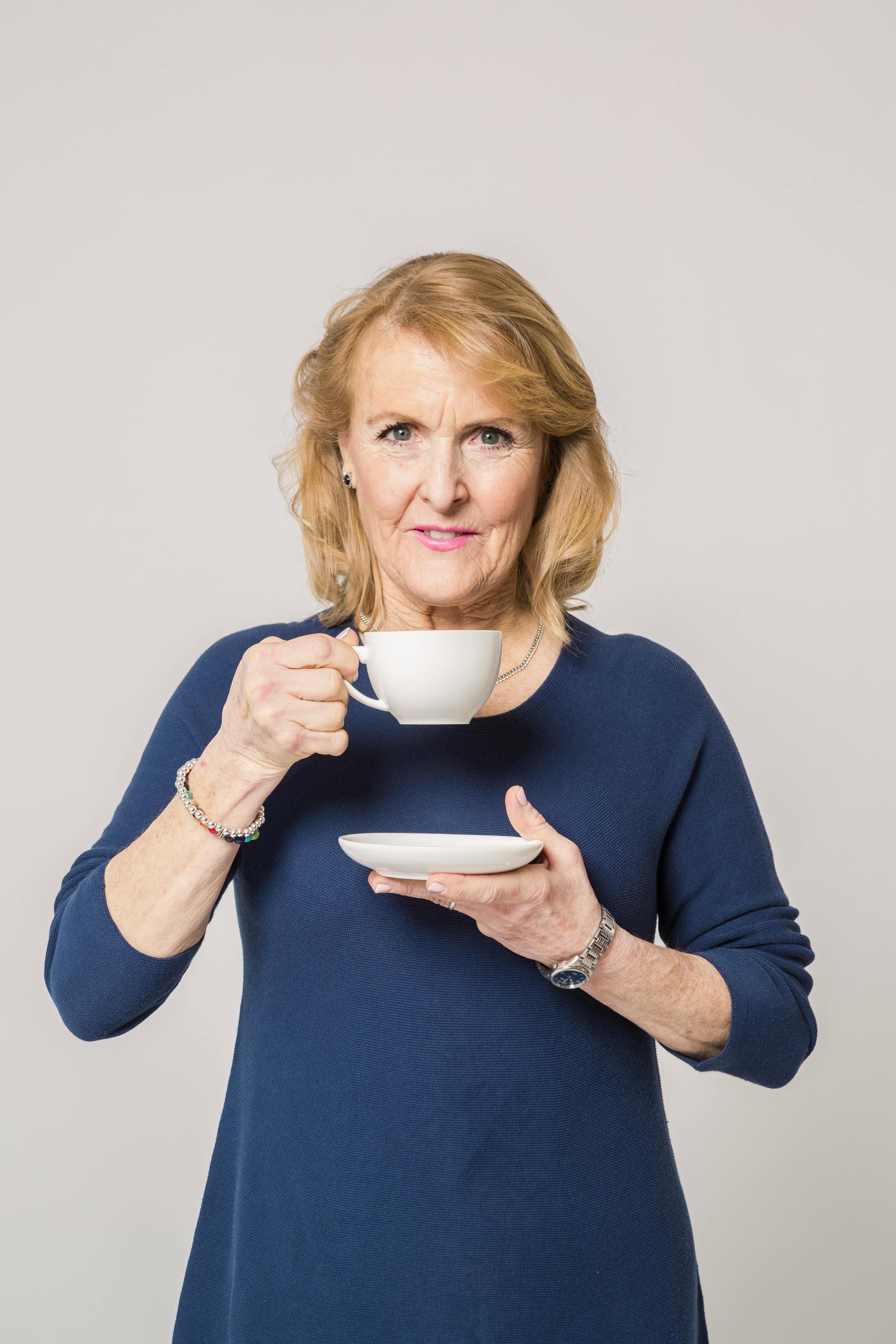 A woman drinking tea | Source: Pexels