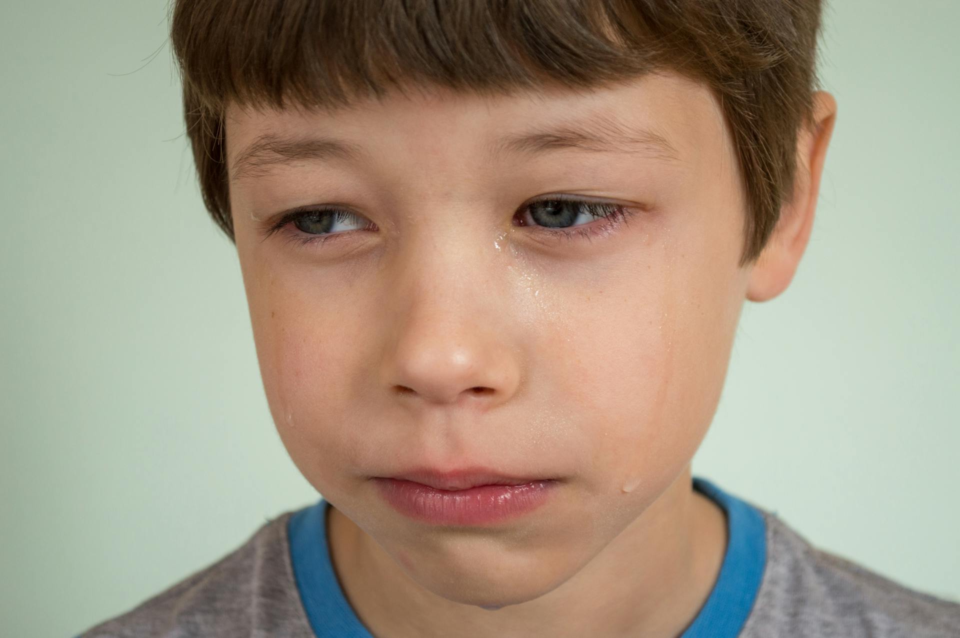 A little boy crying | Source: Pexels