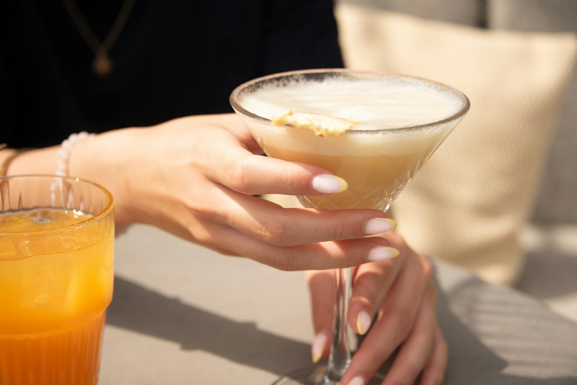 A woman holding a refreshing drink | Source: Pexels
