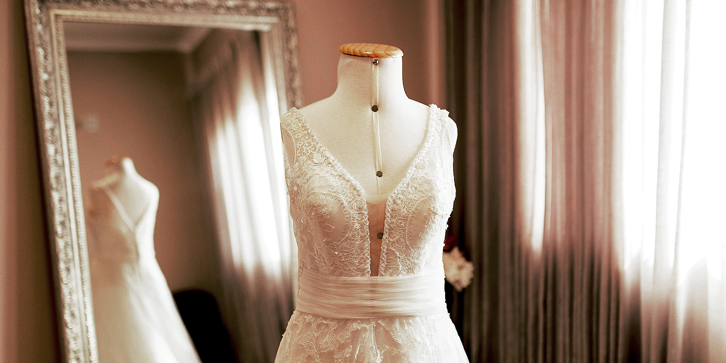 A white dress on a mannequin | Source: Shutterstock