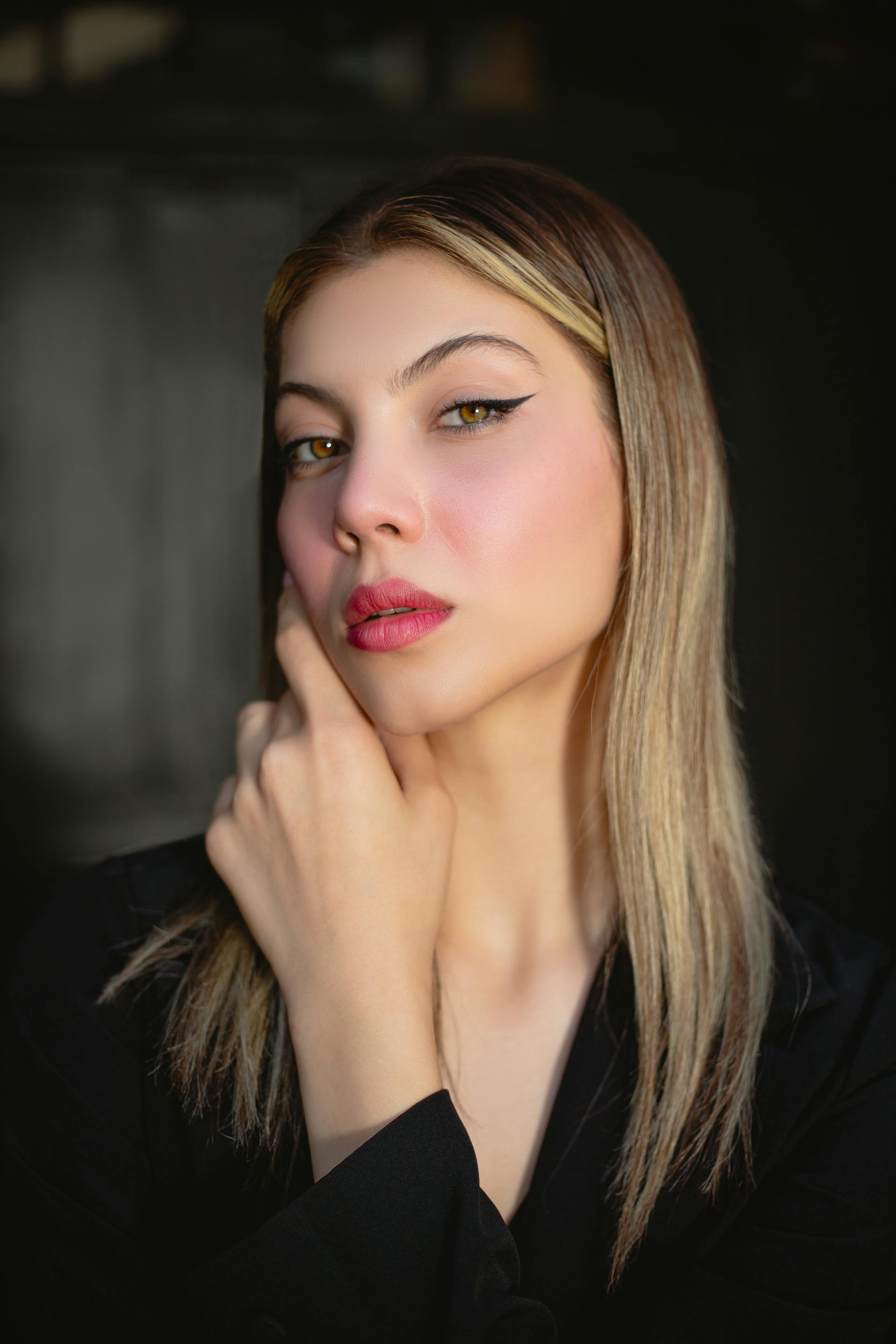 A thoughtful woman | Source: Pexels