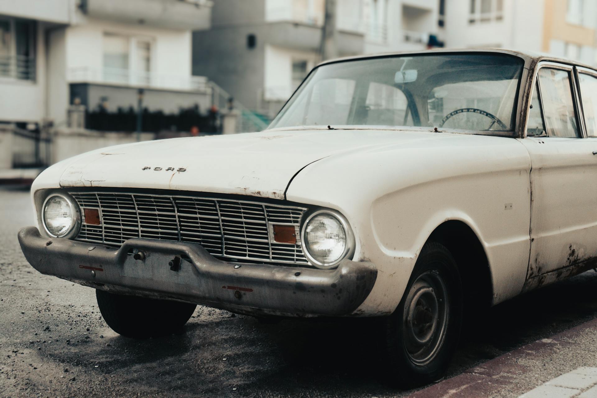 An old sedan | Source: Pexels