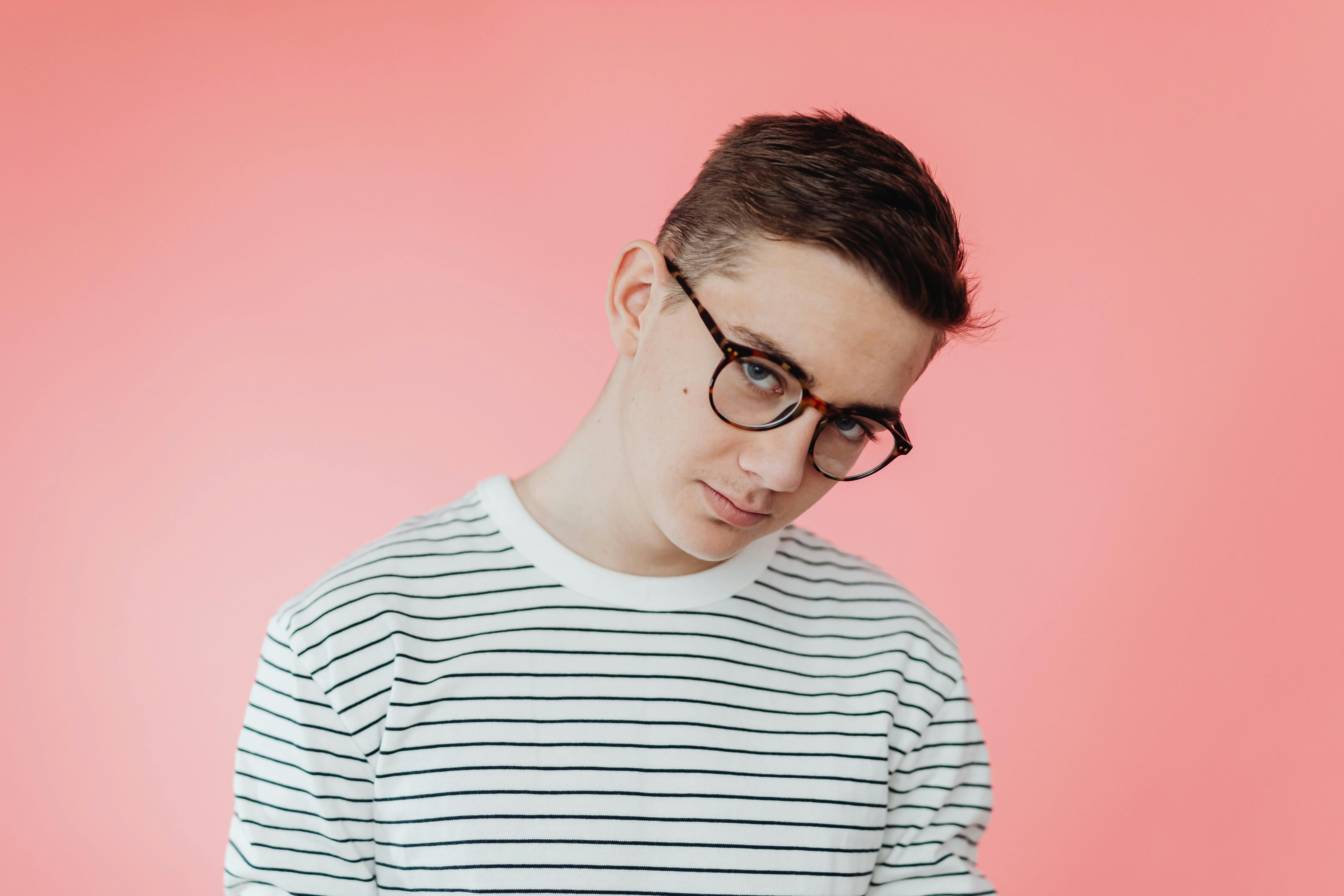 Teenage boy in glasses | Source: Pexels