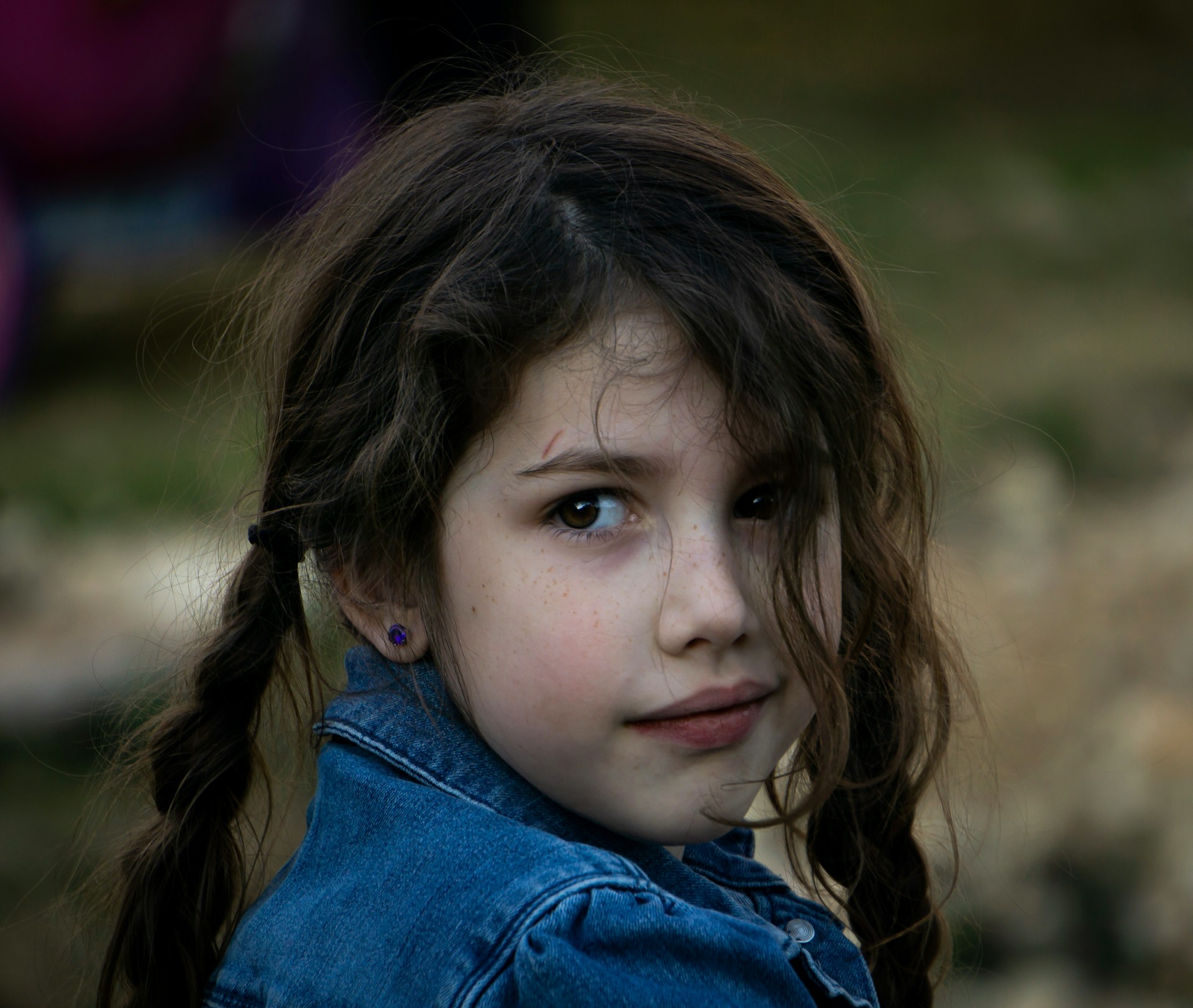 A young girl smiling | Source: Unsplash