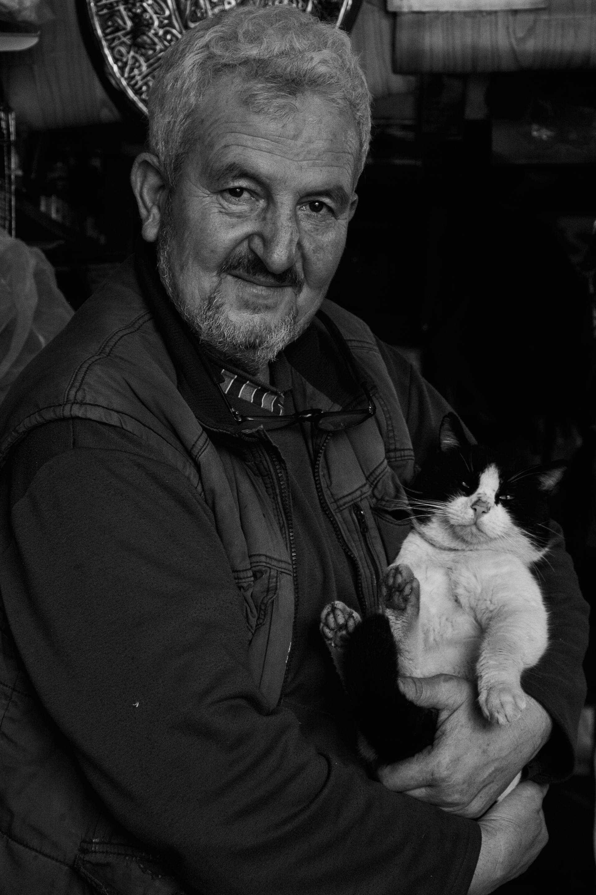 An elderly man holding a cat | Source: Pexels