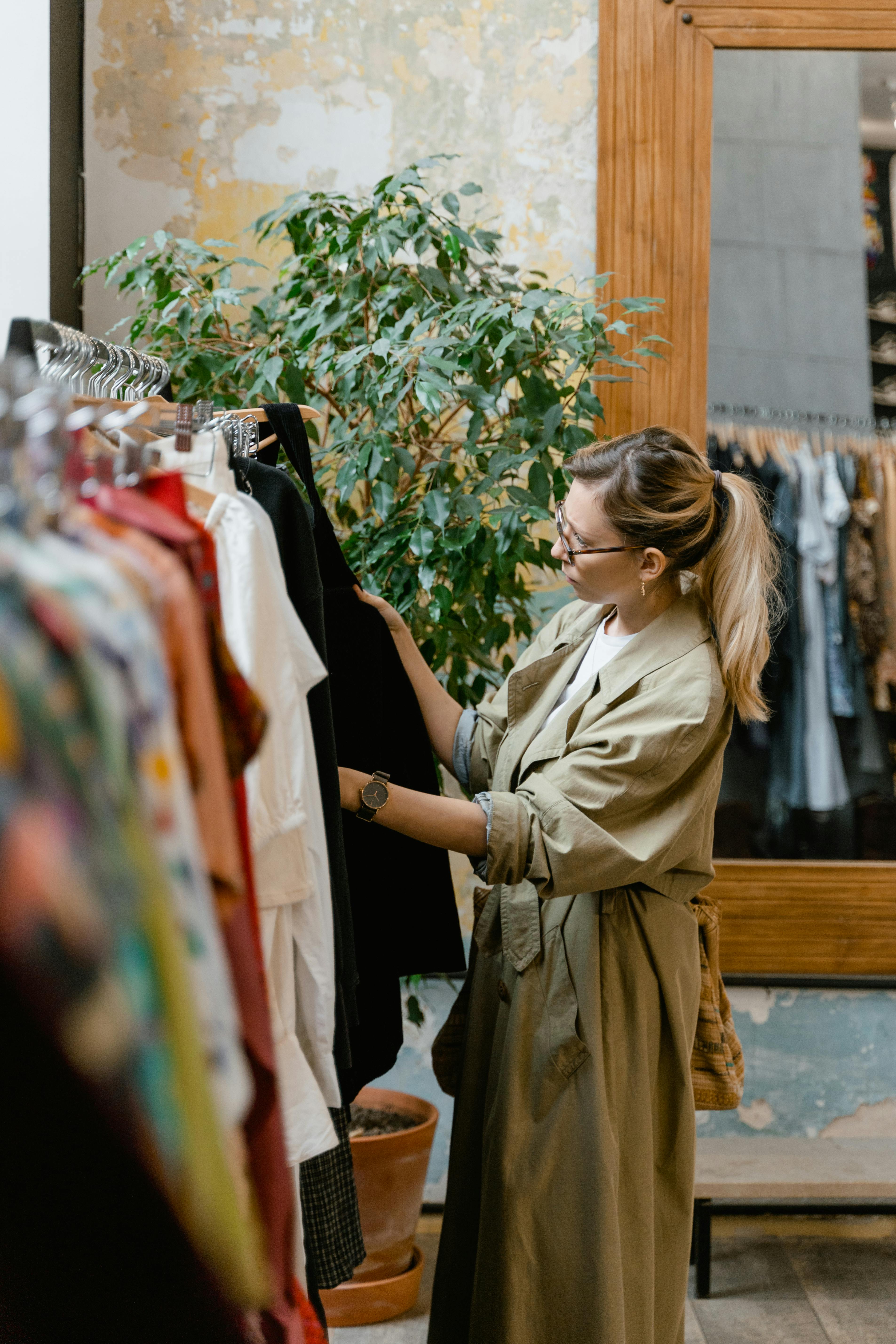 A woman picking clothes | Source: Pexels