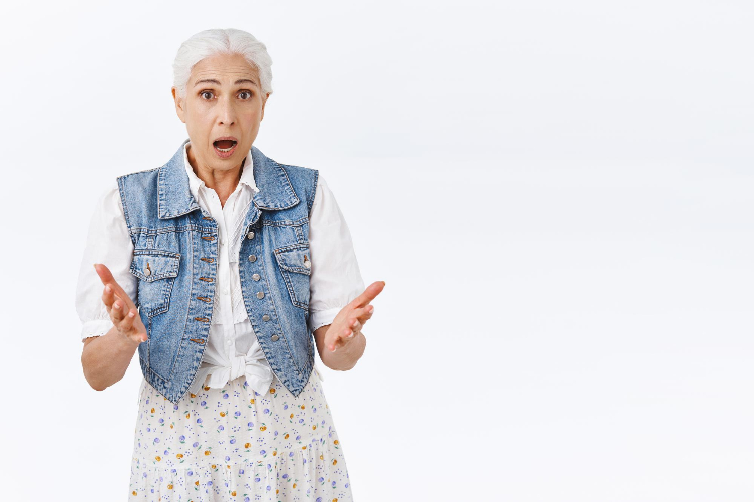 An anxious senior woman | Source: Freepik
