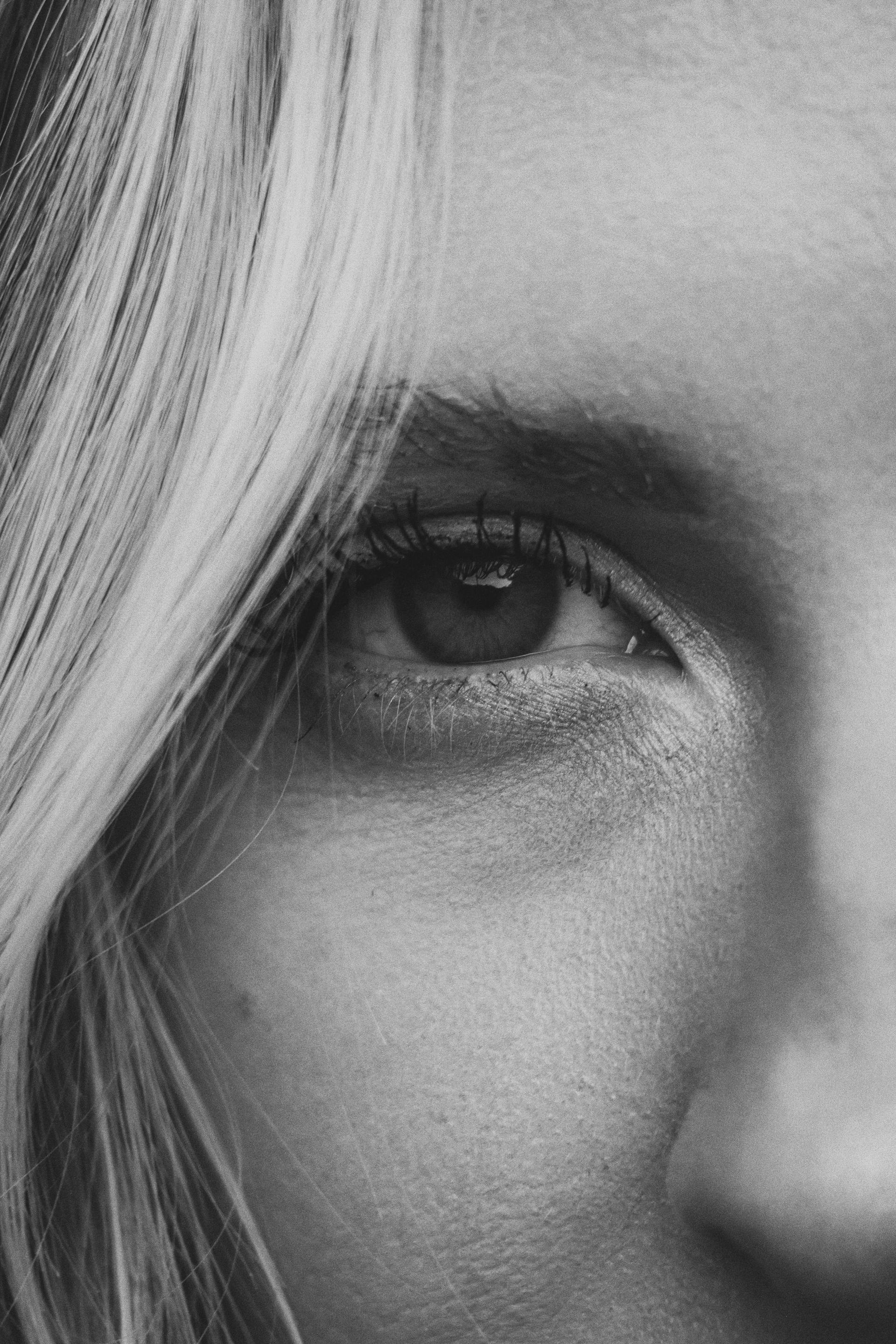 A closeup of a woman's eye | Source: Pexels