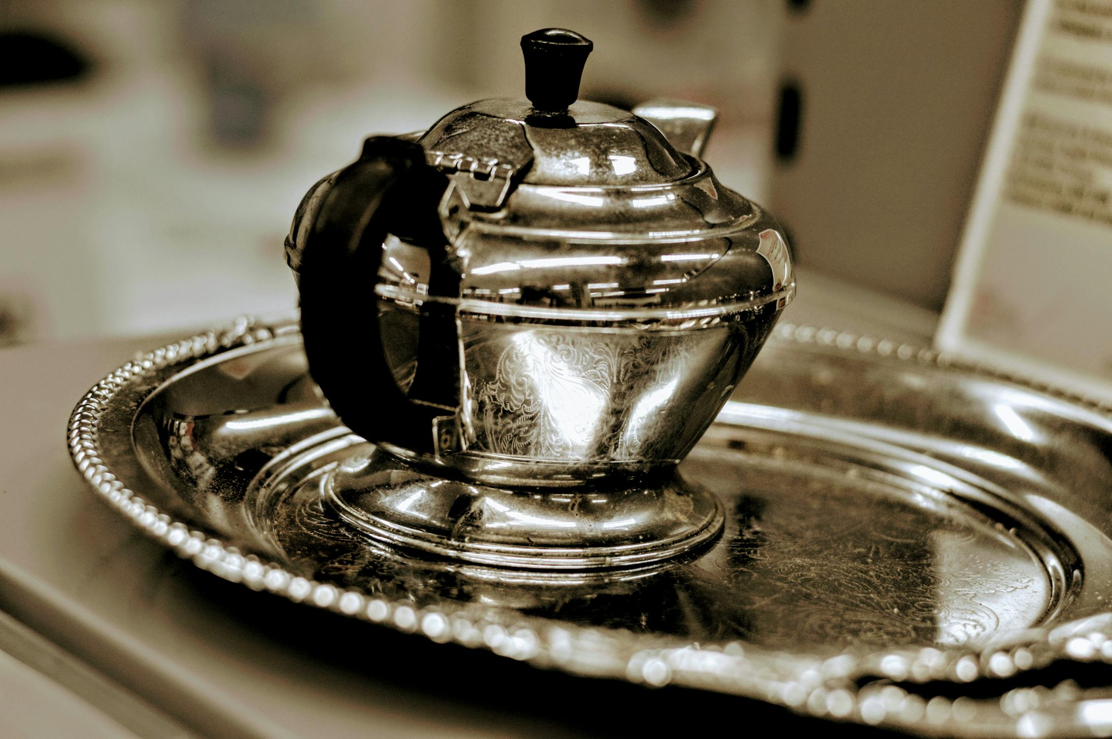 An antique kettle | Source: Pexels