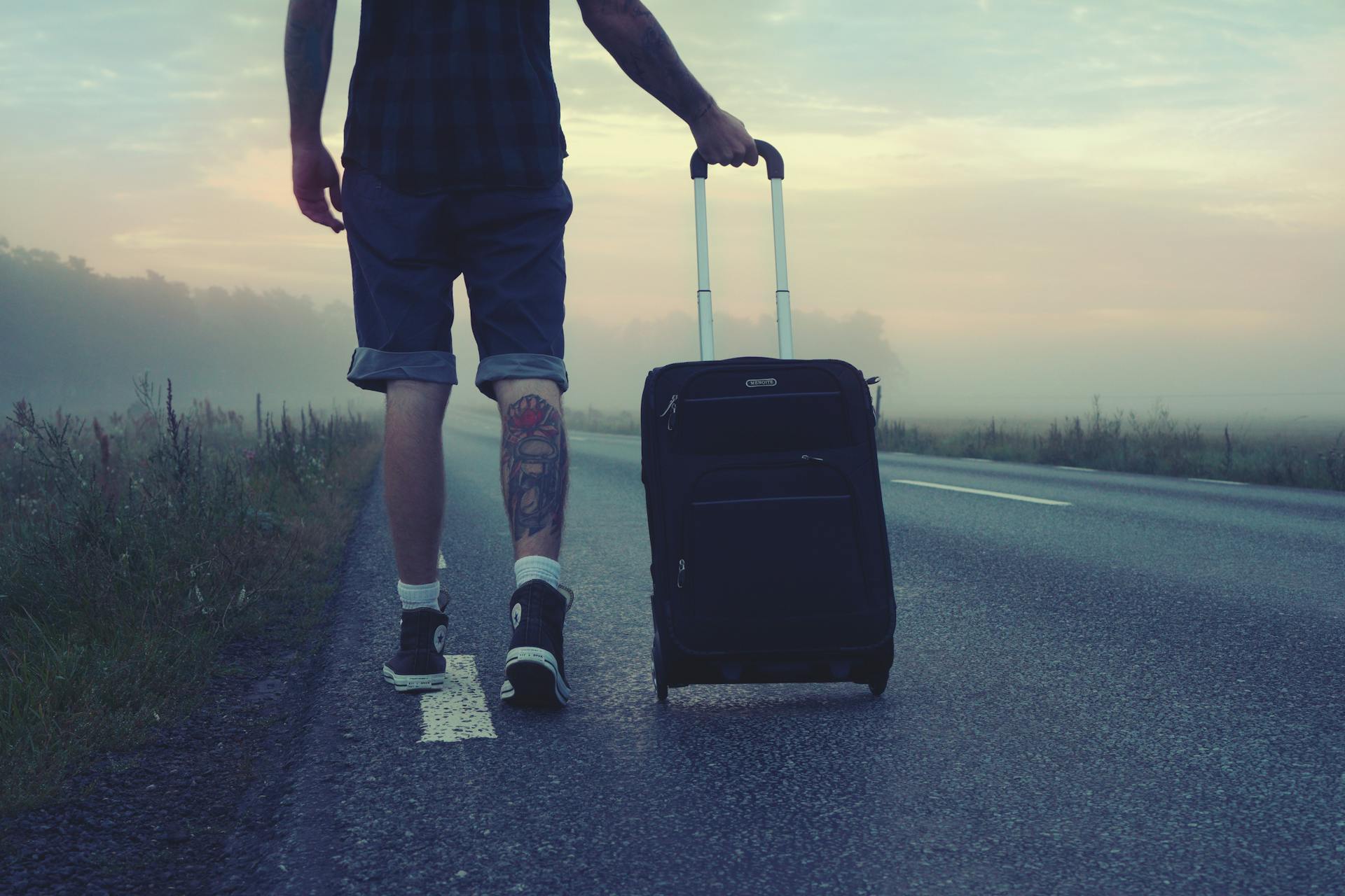 A man walking on the road with his luggage | Source: Pexels