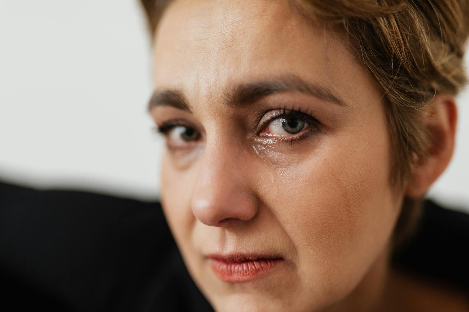 A woman crying | Source: Pexels