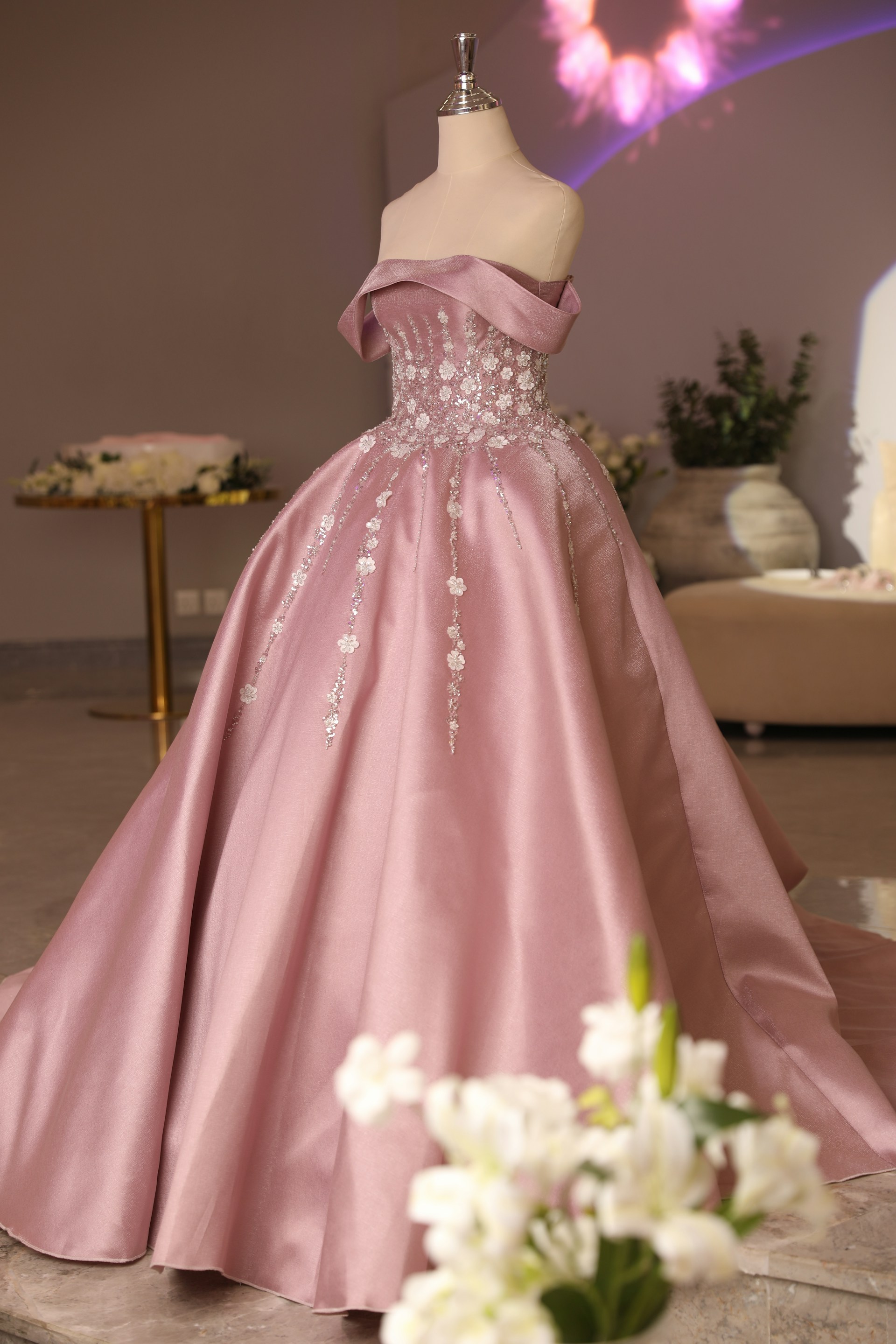 A stunning gown displayed on a mannequin in a store | Source: Unsplash
