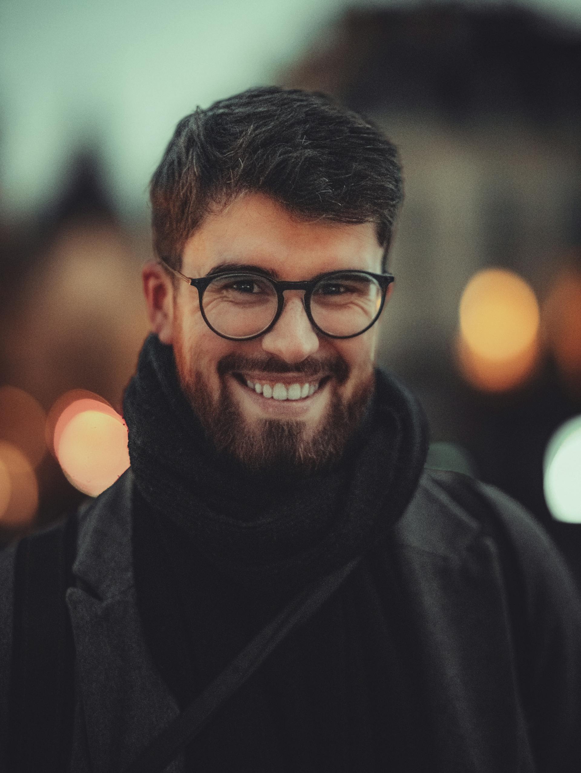 A smiling man wearing eyeglasses | Source: Pexels