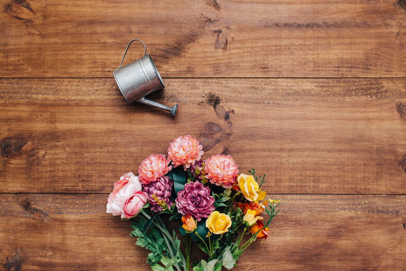 A bouguet of flowers on a table | Source: Freepik