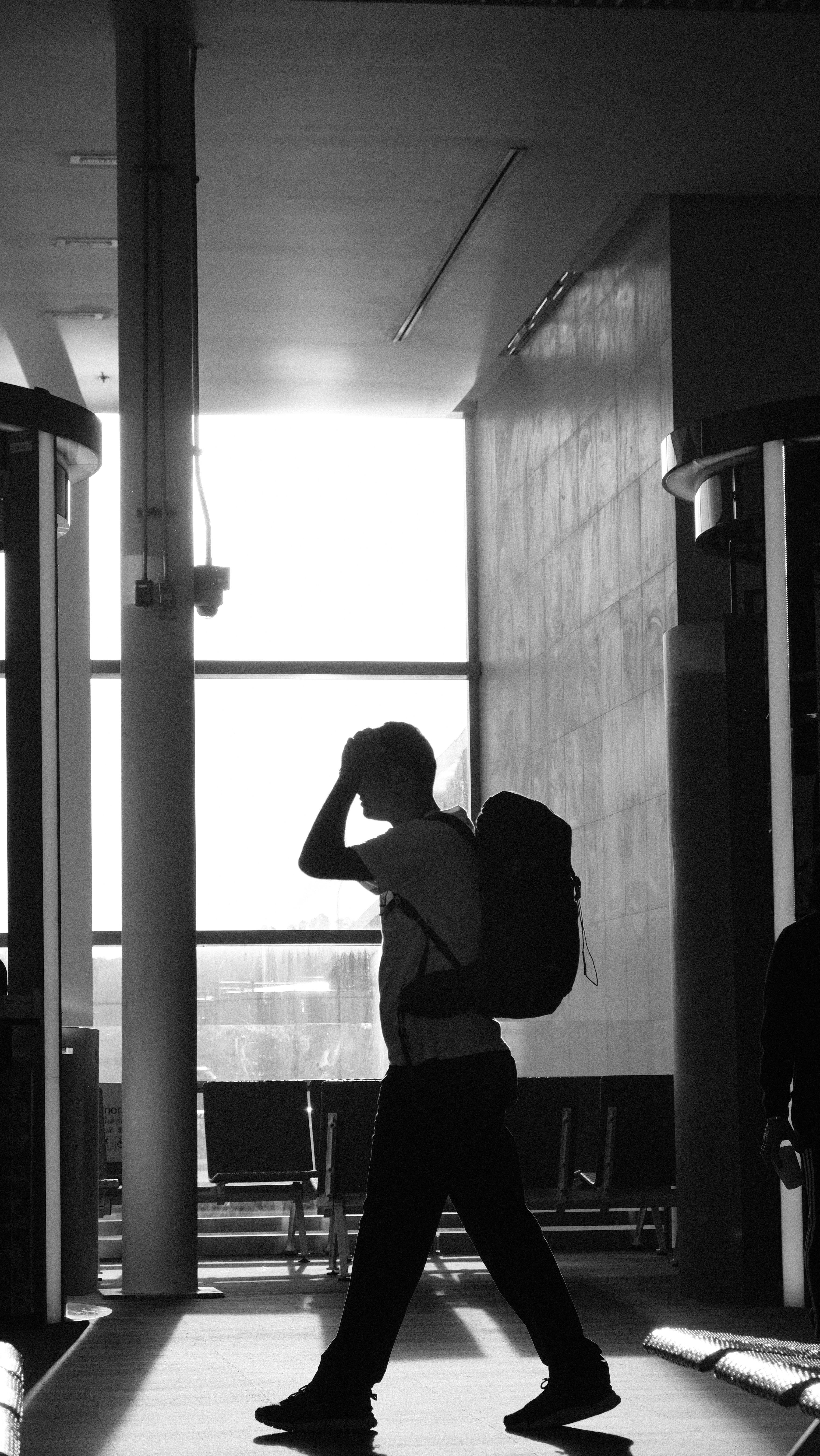 Man with a backpack at an airport | Source: Pexels