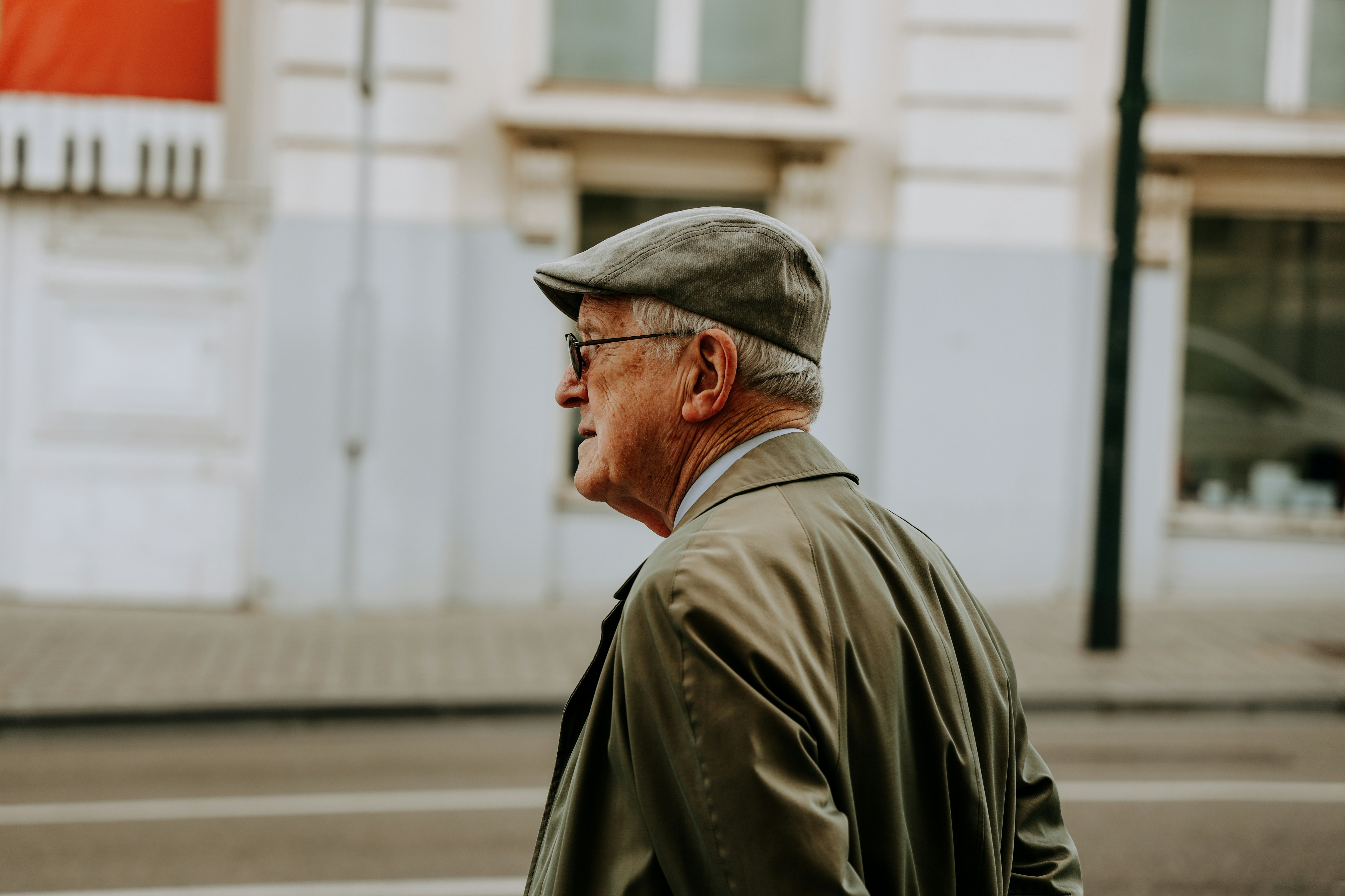 Elderly man walking down the streets | Source: Unsplash