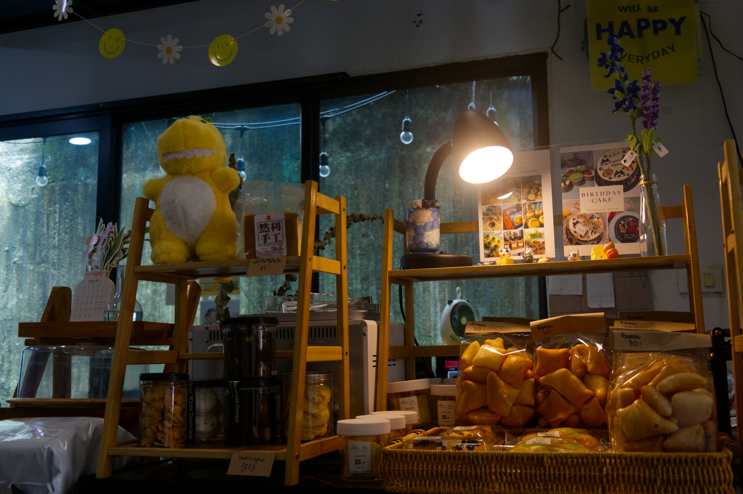A close-up of a bakery's interior on a rainy evening | Source: Unsplash