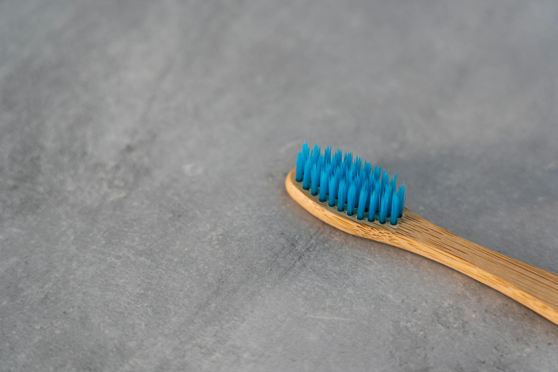 A toothbrush | Source: Pexels