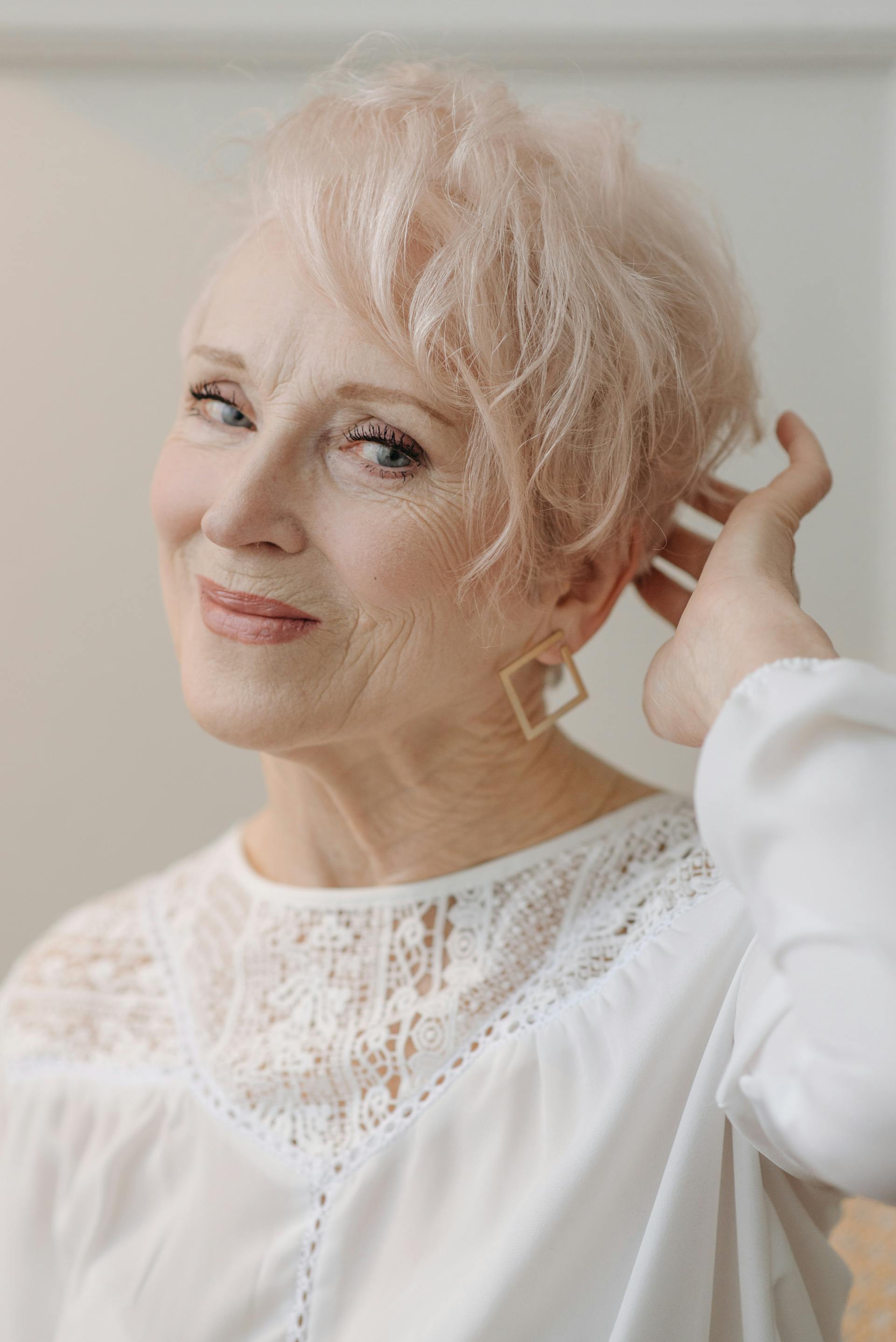 A woman looking at someone | Source: Pexels