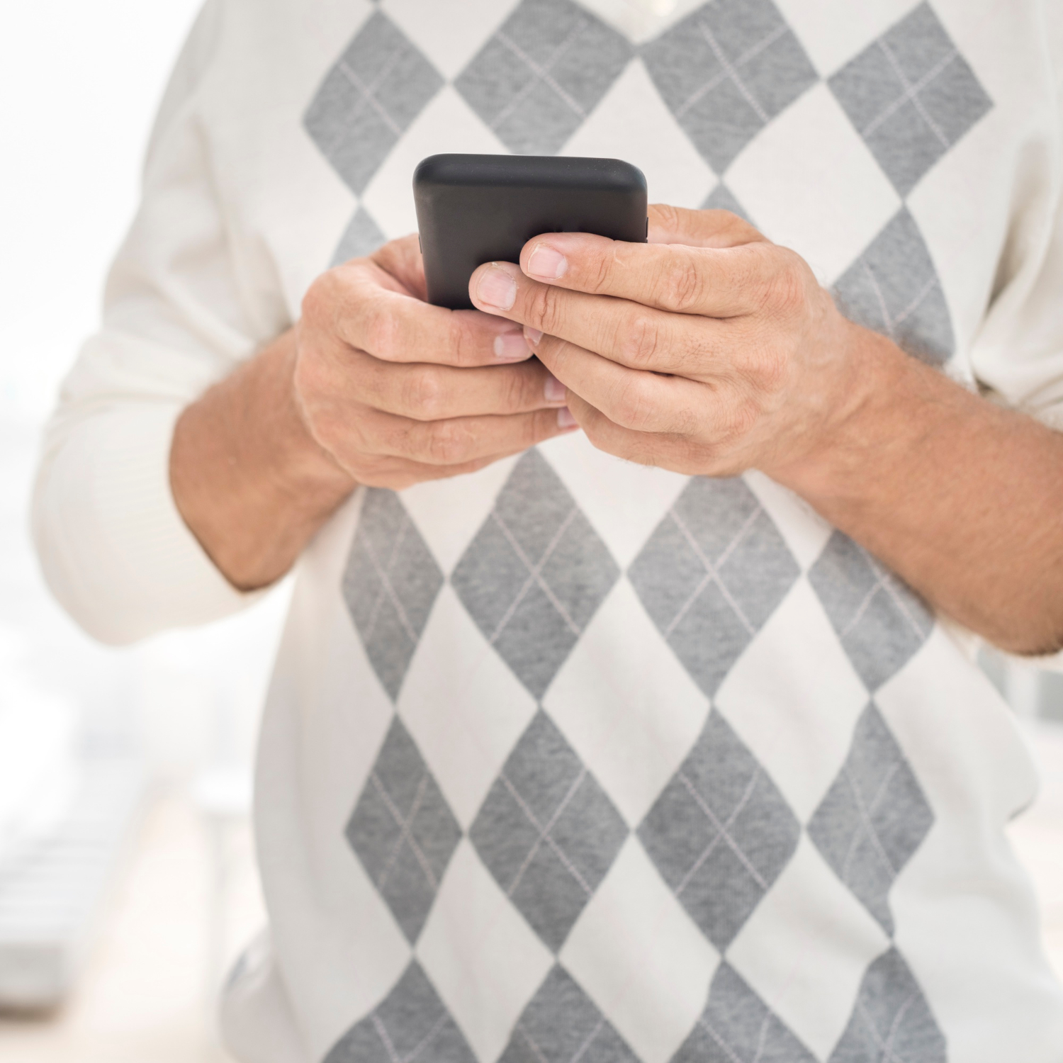 A man holding a phone | Source: Freepik