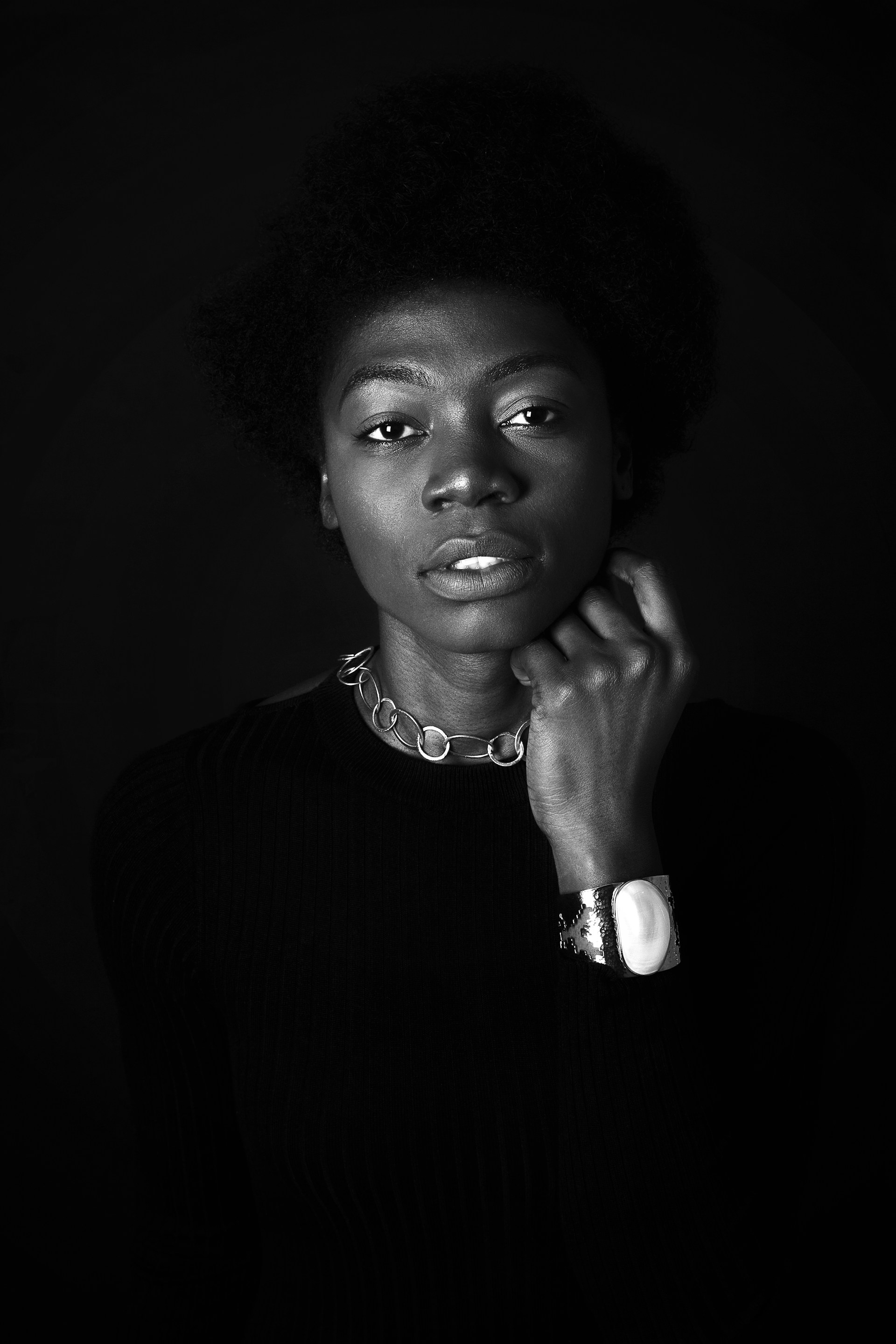 A thoughtful woman | Source: Unsplash