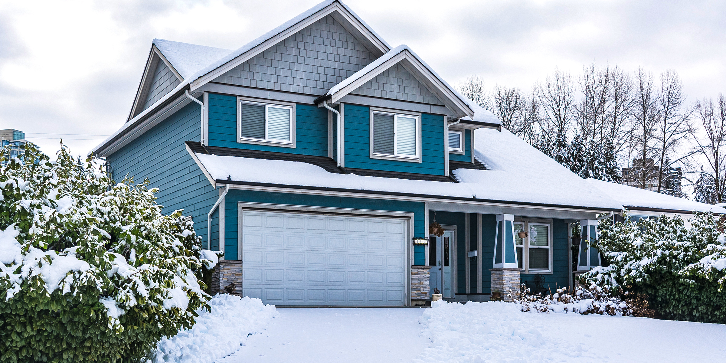 A house covered in snow | Source: Shutterstock