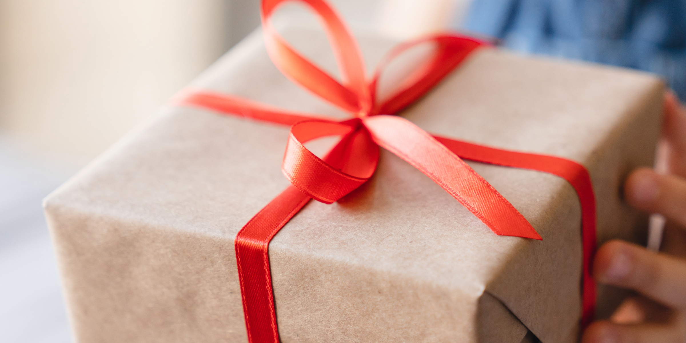 A close-up shot of a gift | Source: Shutterstock