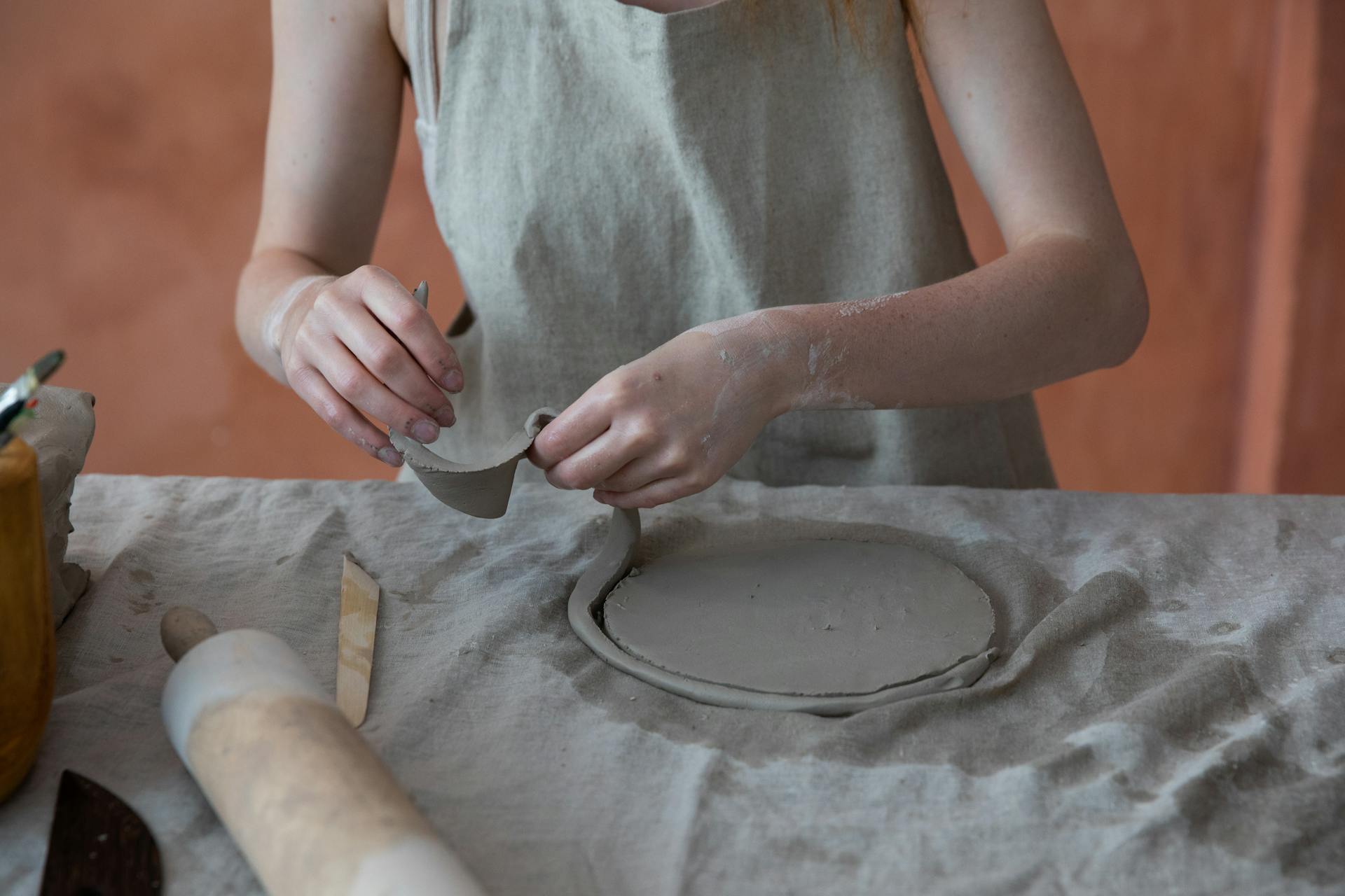 A woman working with clay | Source: Pexels