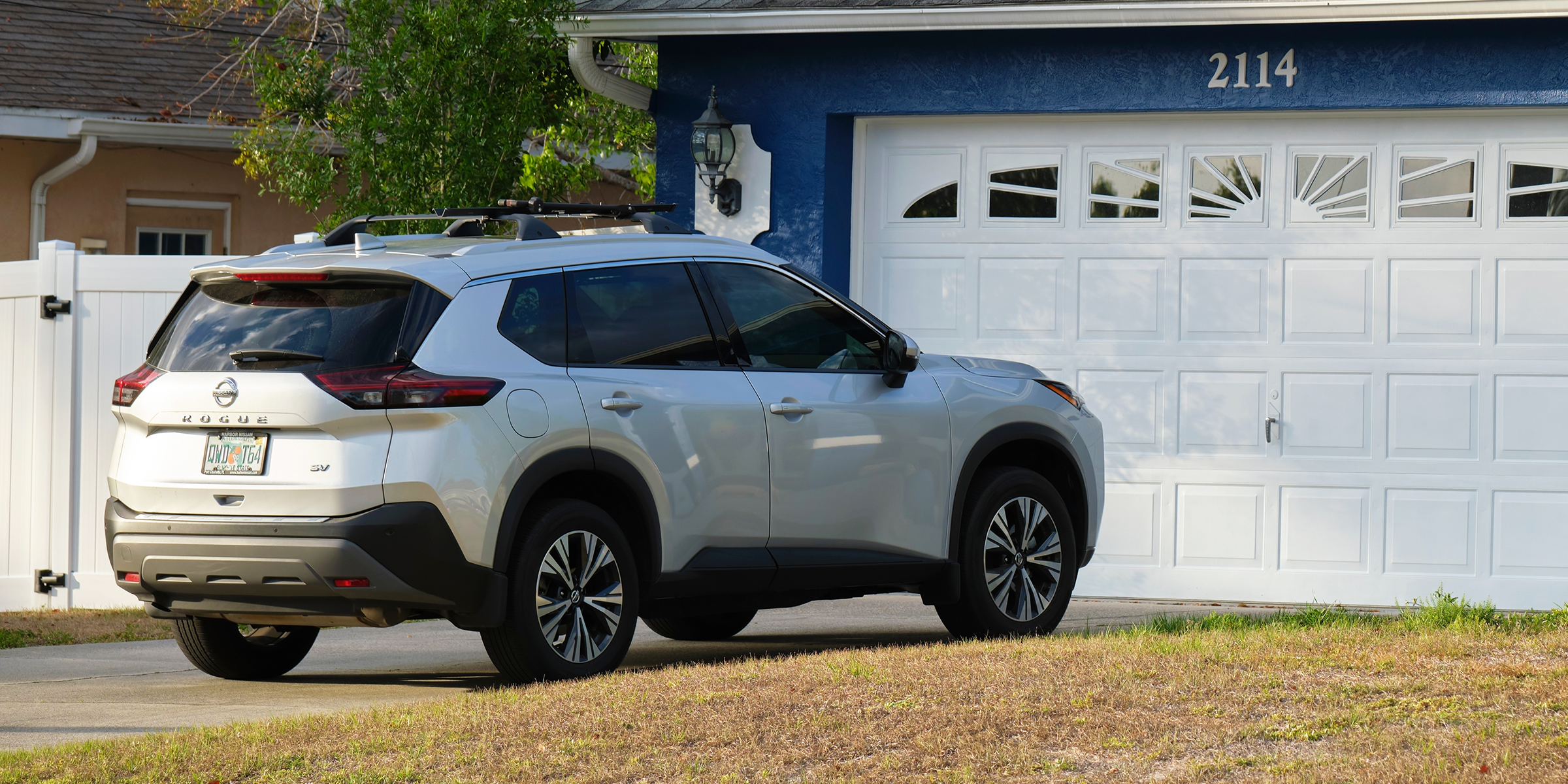 A car parked in a driveway | Source: Shutterstock