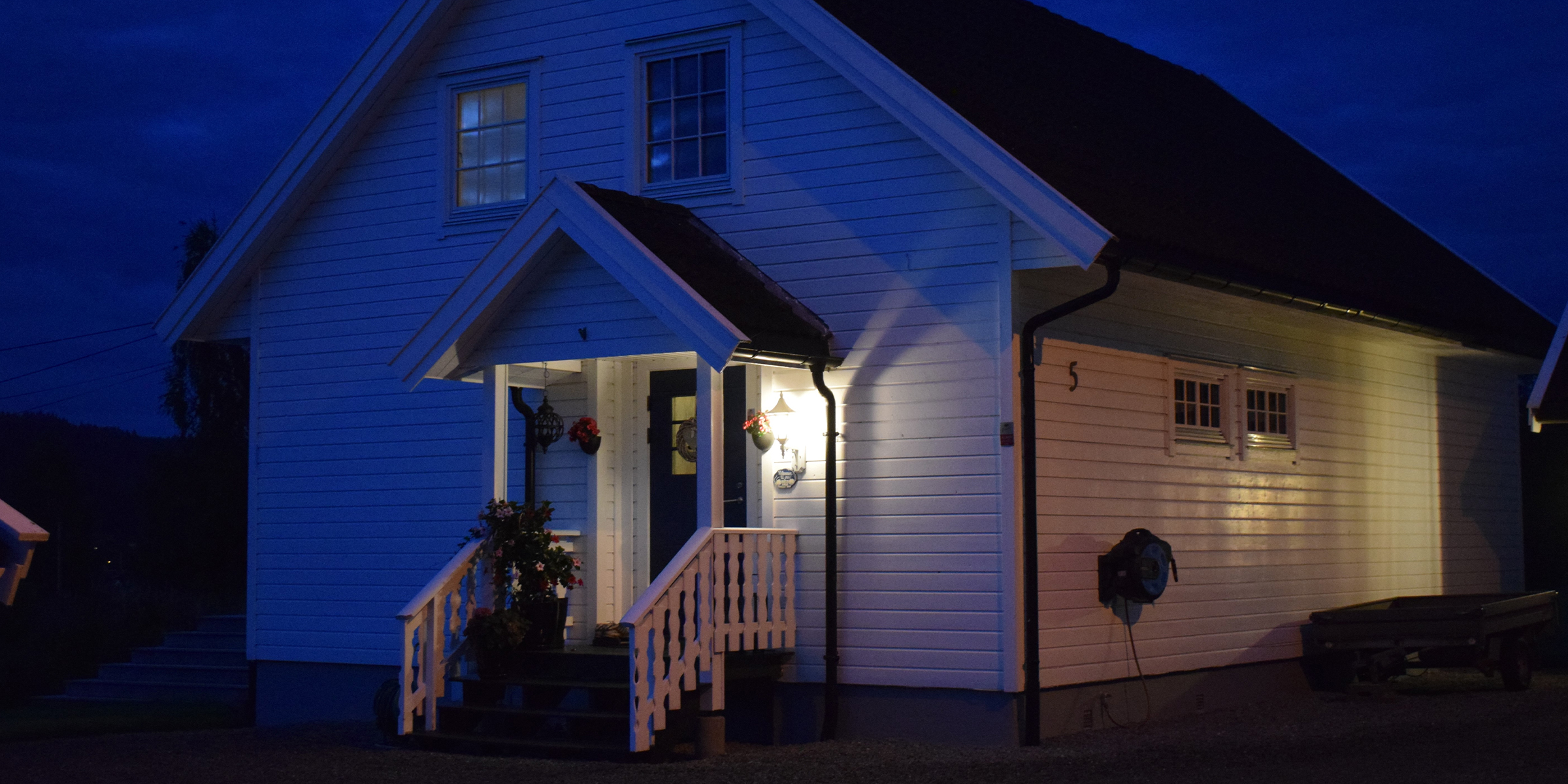 A house at night | Source: Shutterstock