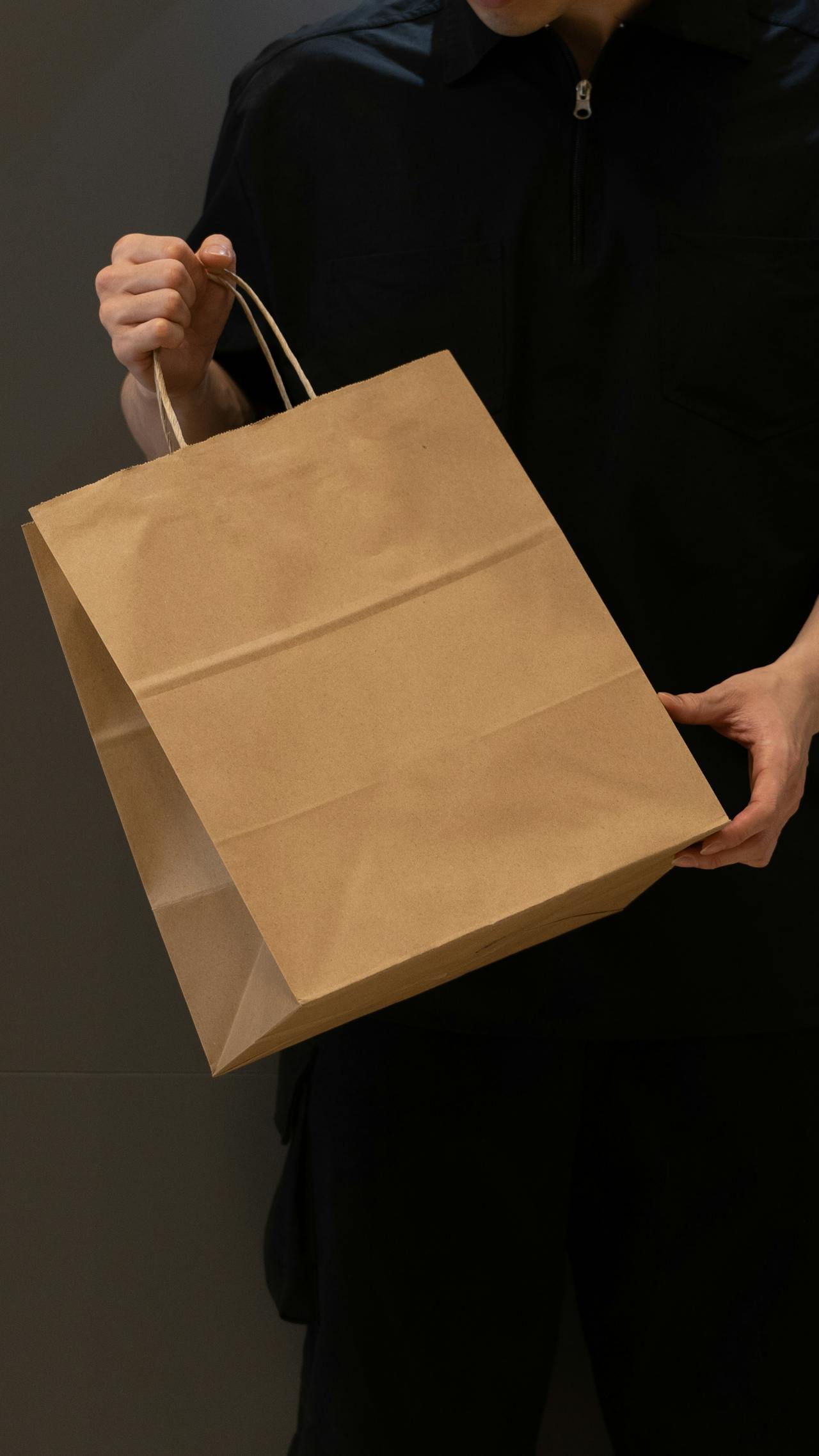 A man holding a brown paper bag | Source: Pexels