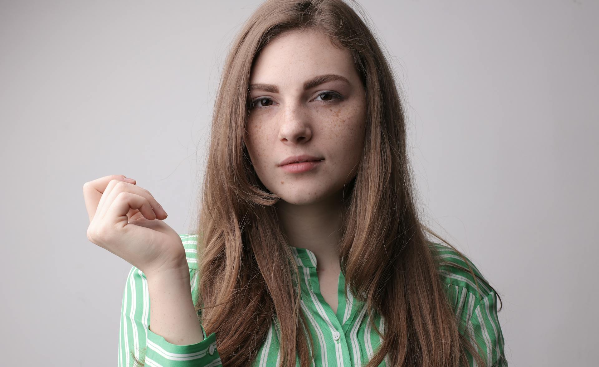 A woman with a determined look | Source: Pexels