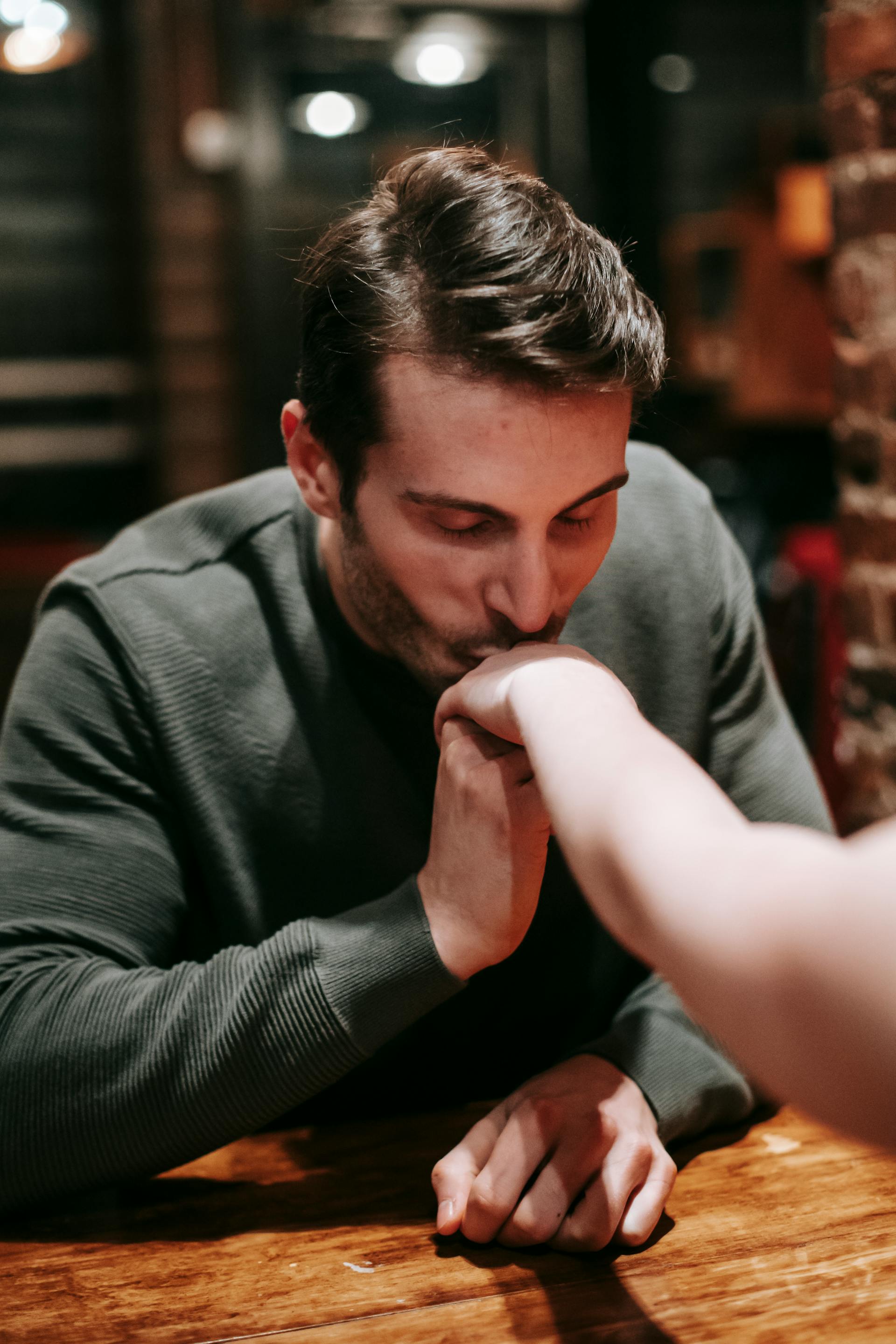 A man kissing a woman's hand | Source: Pexels